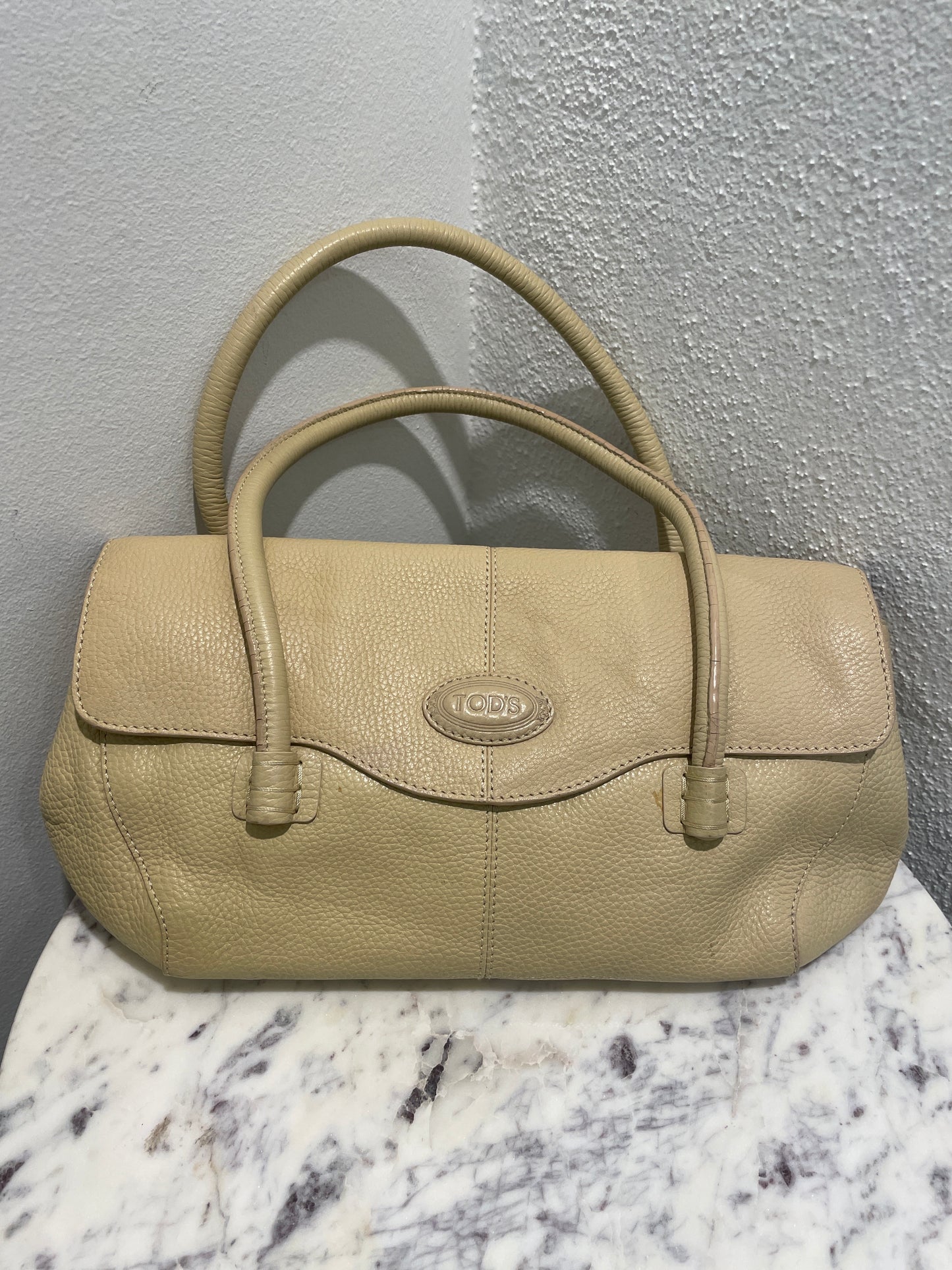 Tod's Corniche Wave East/West – Beige textured leather bag