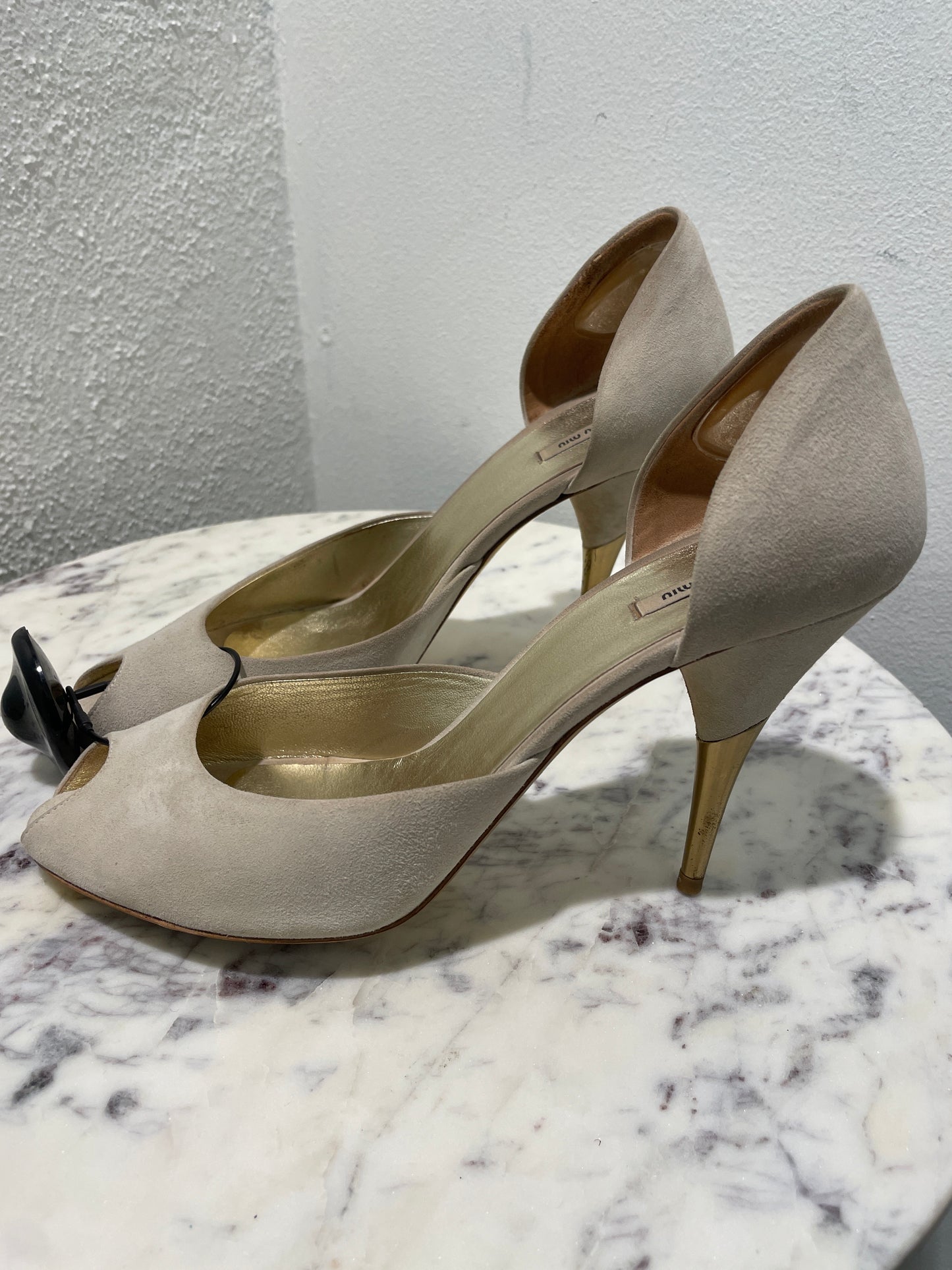 Vintage Miu Miu Beige Suede Peep-Toe Pumps with Gold Heels - 39