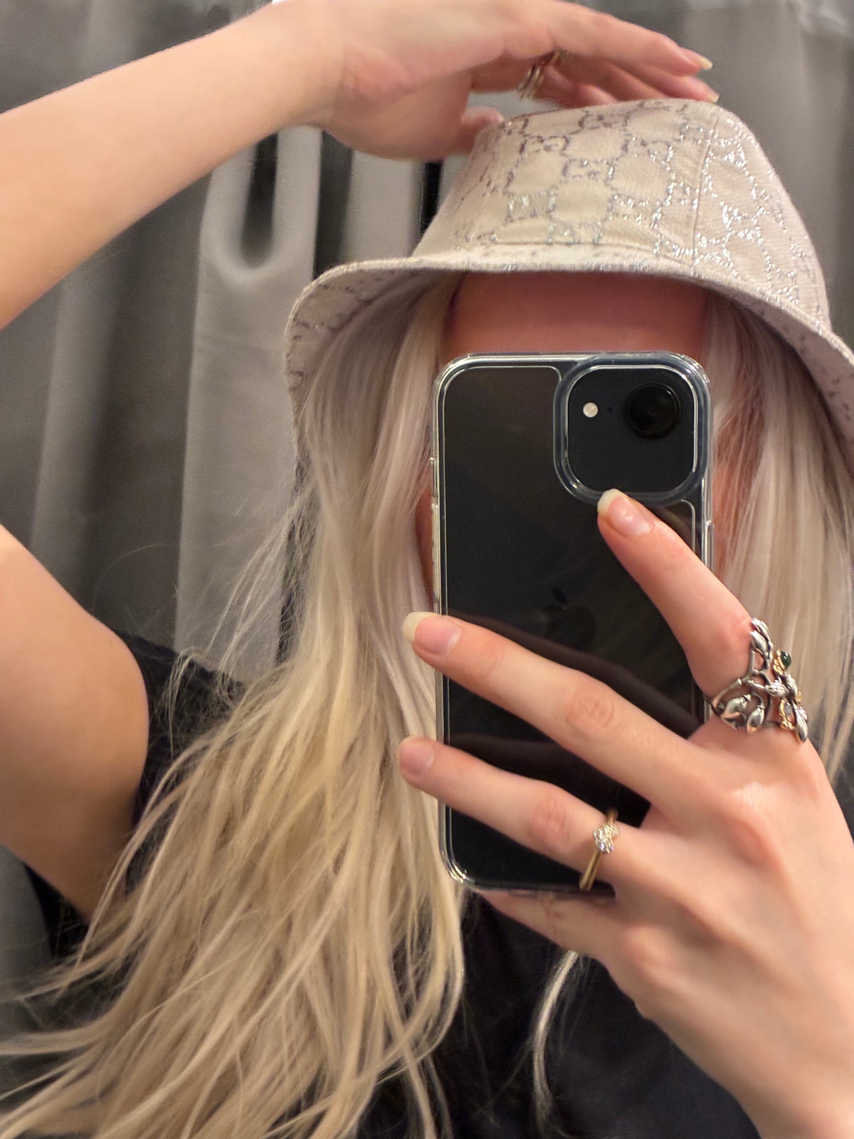 Gucci Bucket Hat - White/Cream w. Silver - M