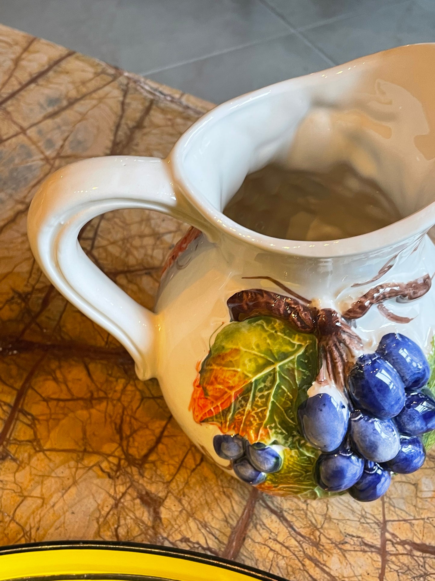 Kande med lilla druer - Italiensk porcelæn