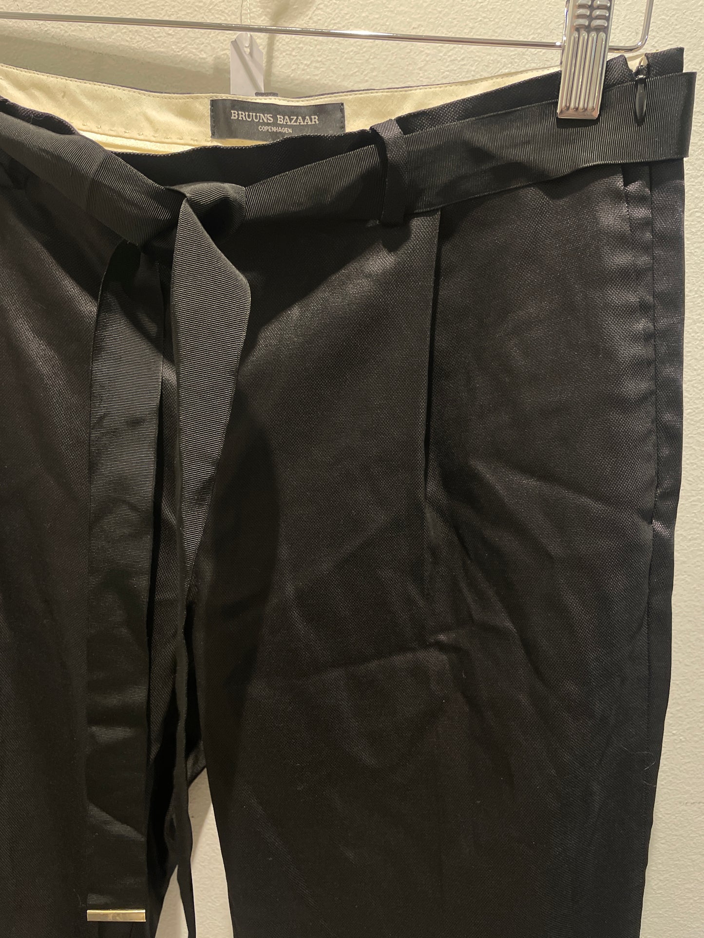 Bruuns Bazaar - Black pants - side zipper and wrap-belt 36 - Medinas Wardrobe