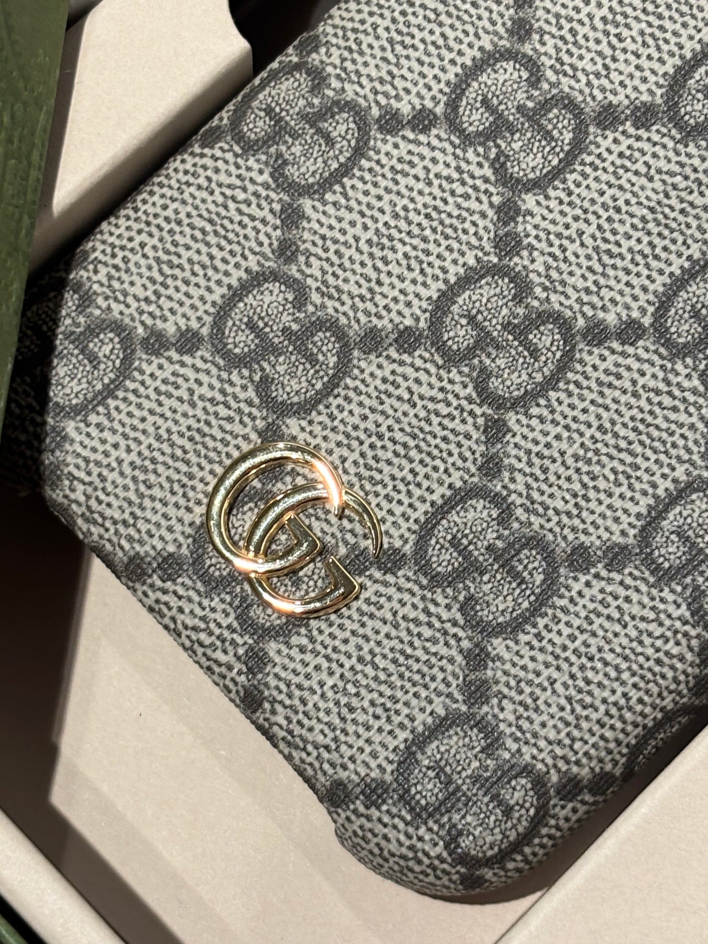 Gucci Cover - Monogram - iPhone 15