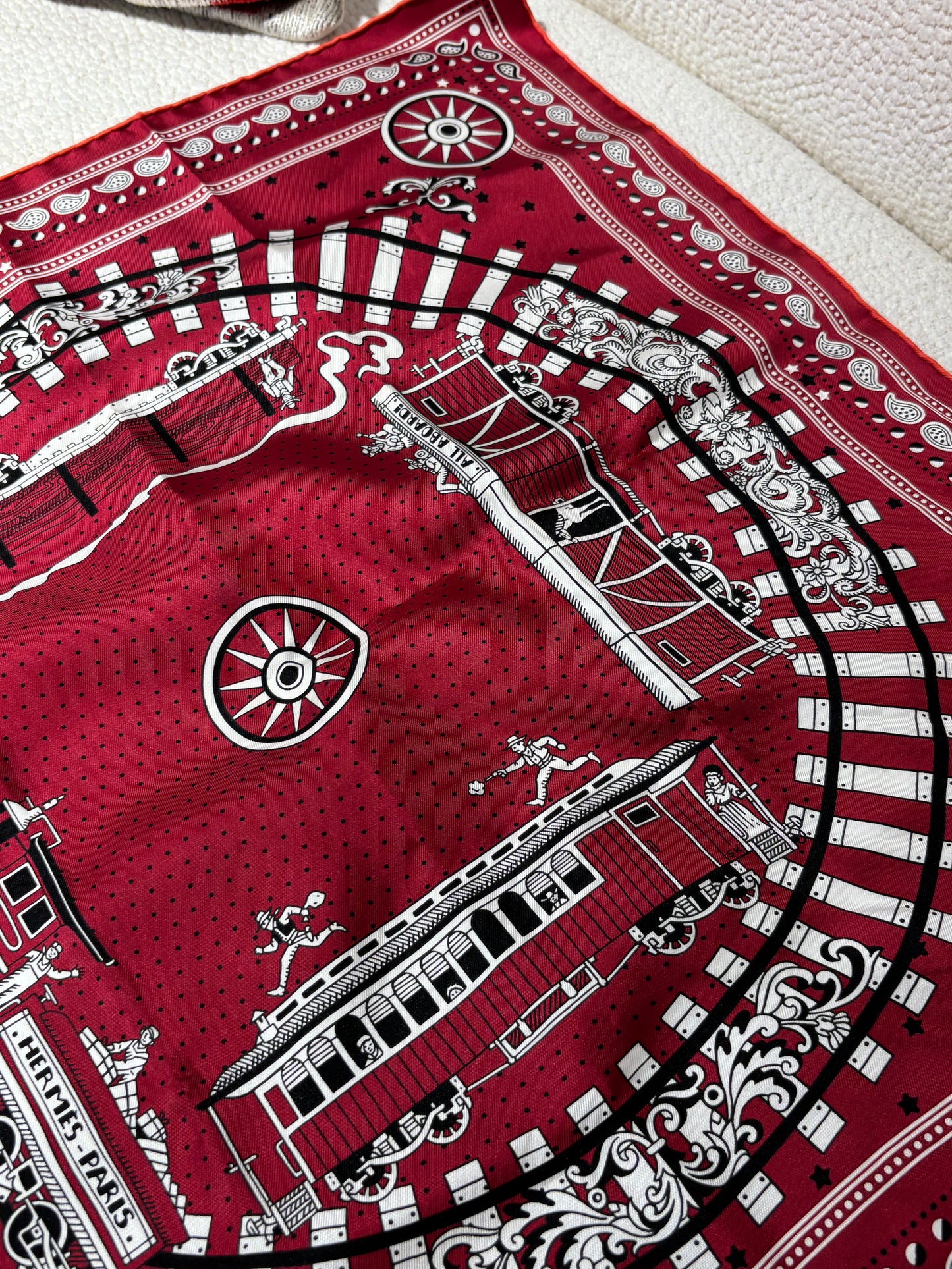 Hermés - Silk Scarf - Red & White