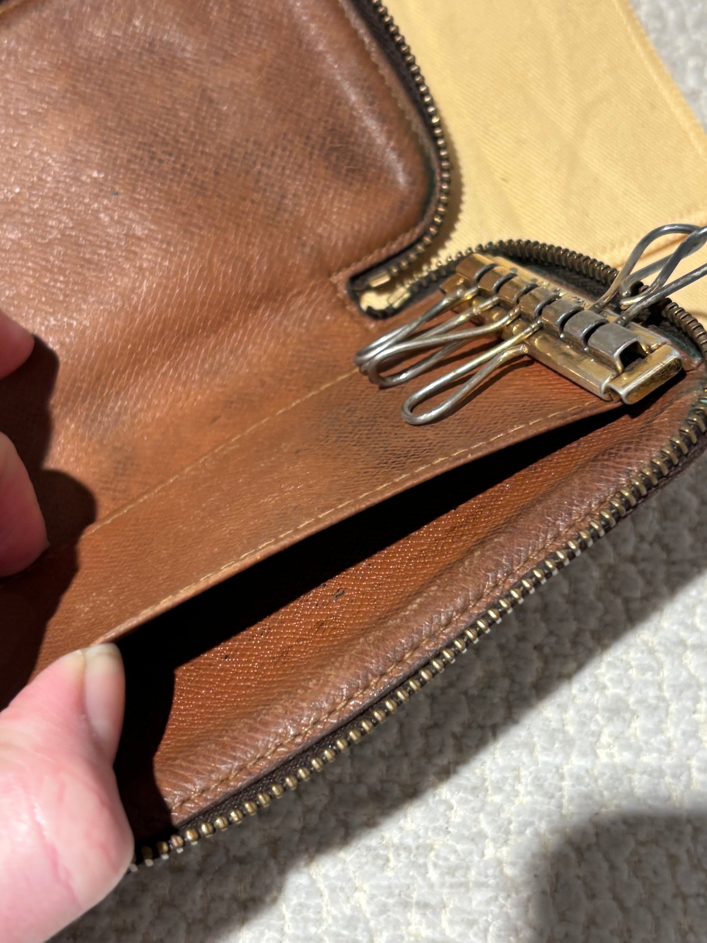 Louis Vuitton Key Holder - Monogram Leather & Gold Hardware