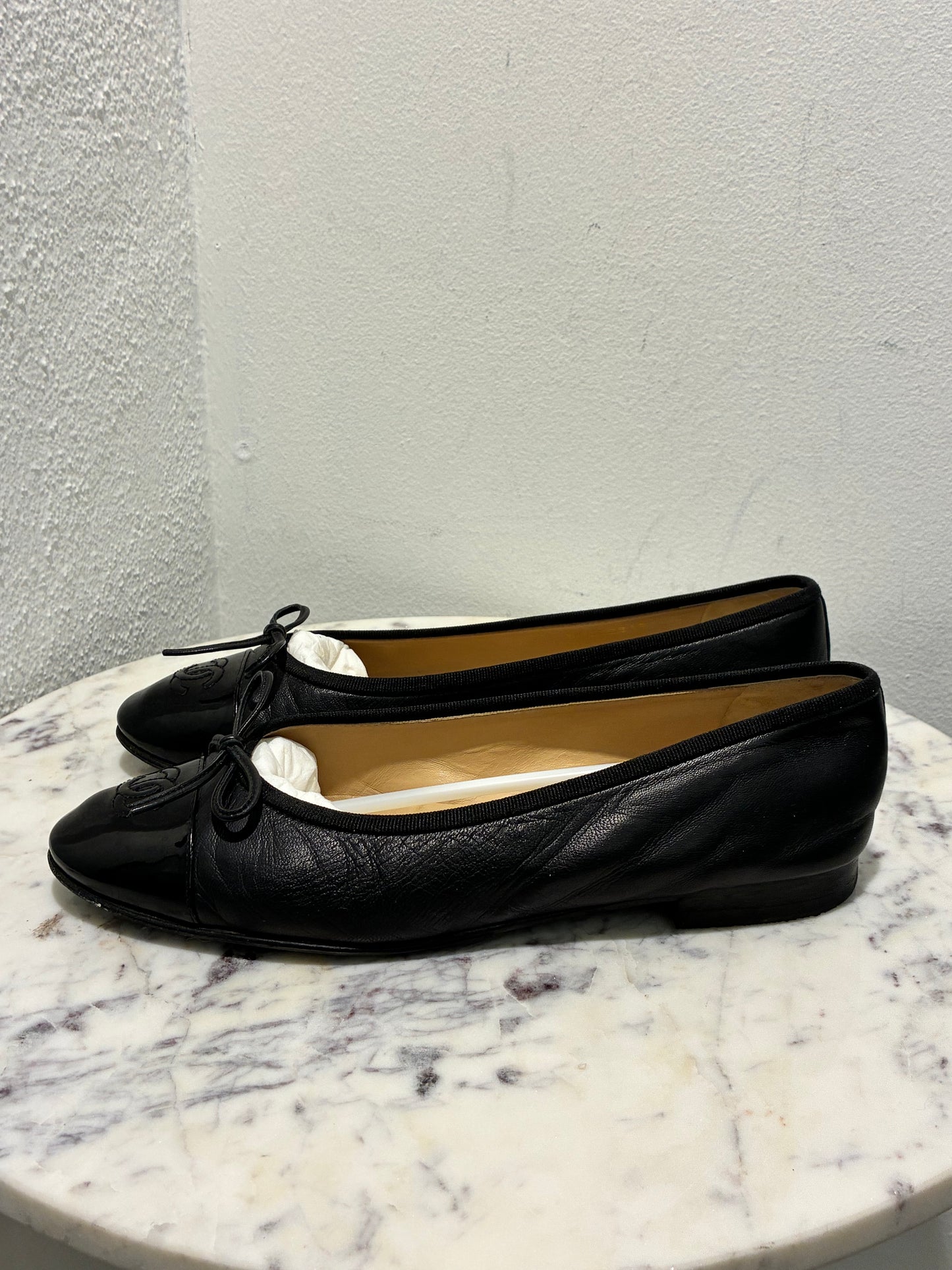 Chanel Ballerinas - Black Lambskin & Patent Leather - EU 38