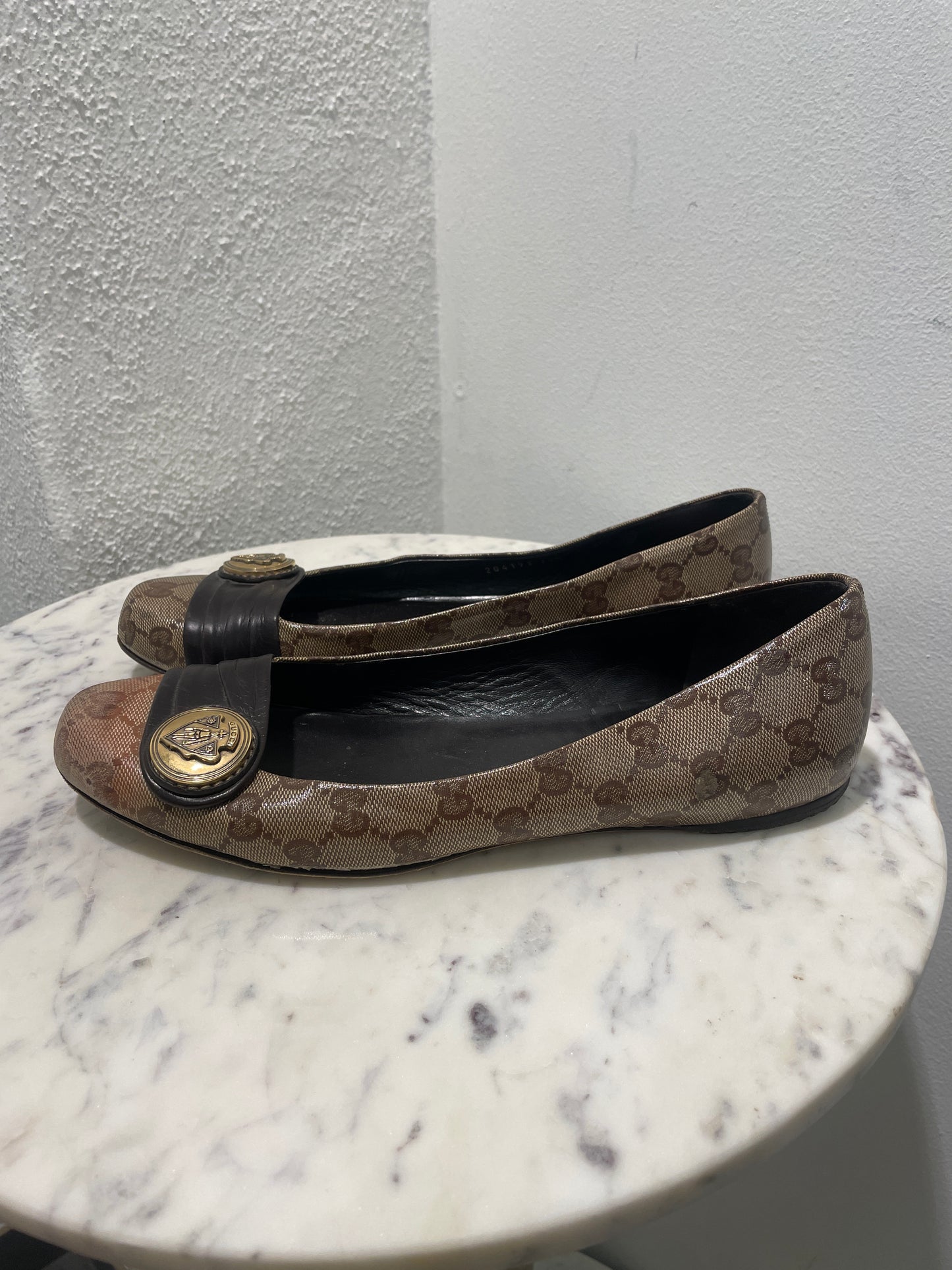 Gucci GG Supreme Canvas Ballet Flats With Crest Detail - 39,5