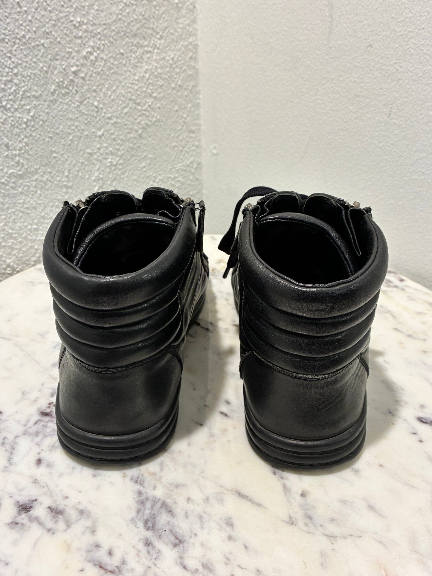 Chanel Black High-Top Sneakers - 37,5
