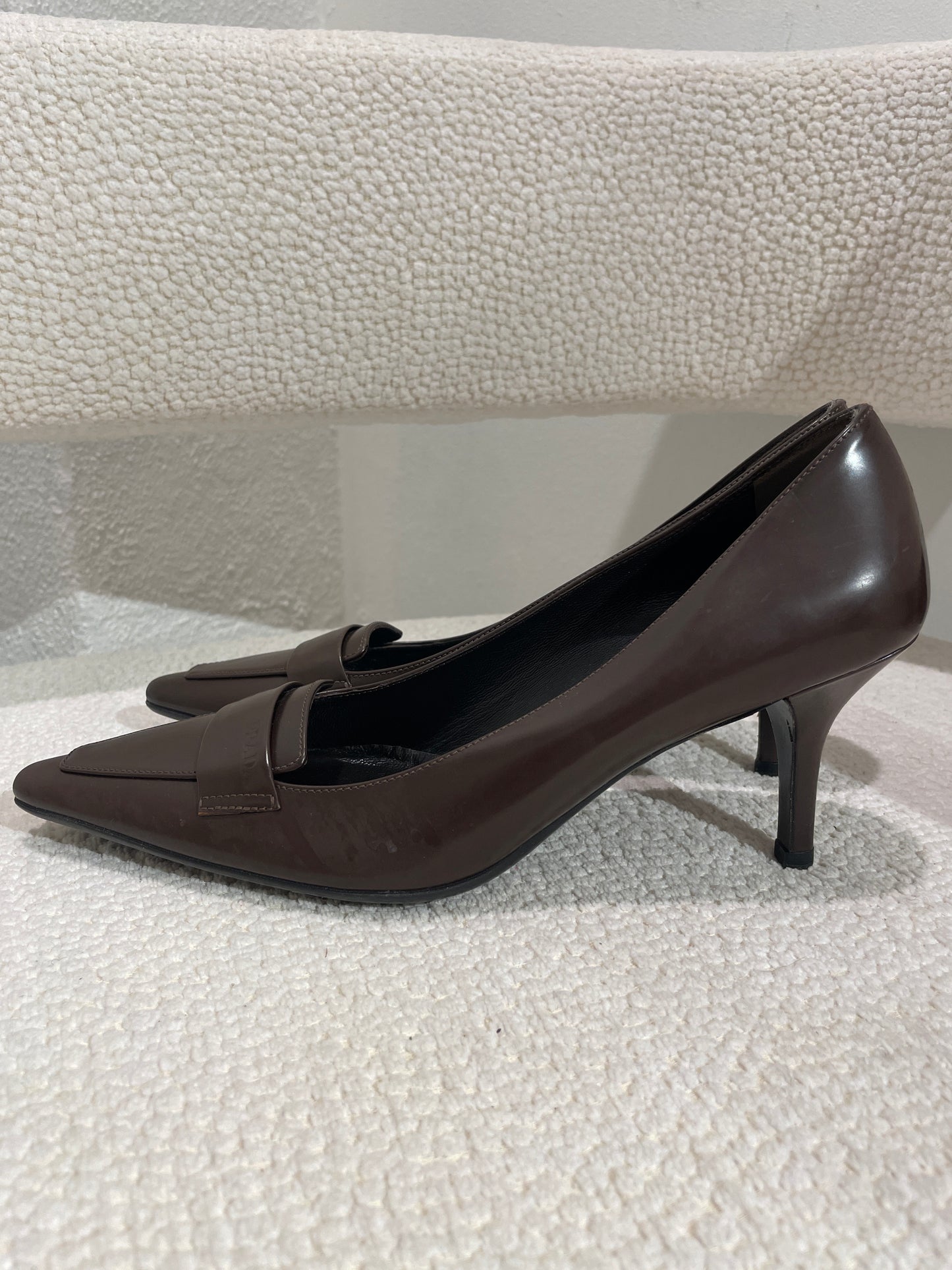 Prada Heels – Brown Patent leather - w. logo - 37,5