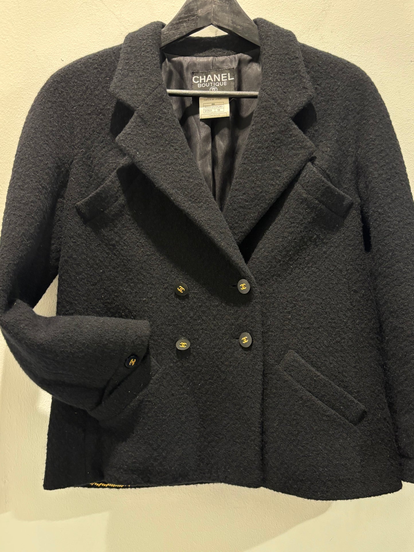 Chanel - Bouclejacket - black with  gold logo bottons - Medinas Wardrobe - EU36