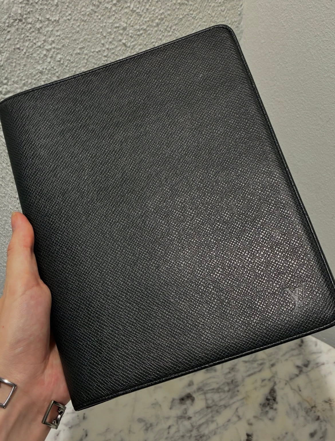 Louis Vuitton Agenda/Document Holder MM - Black Taiga Leather