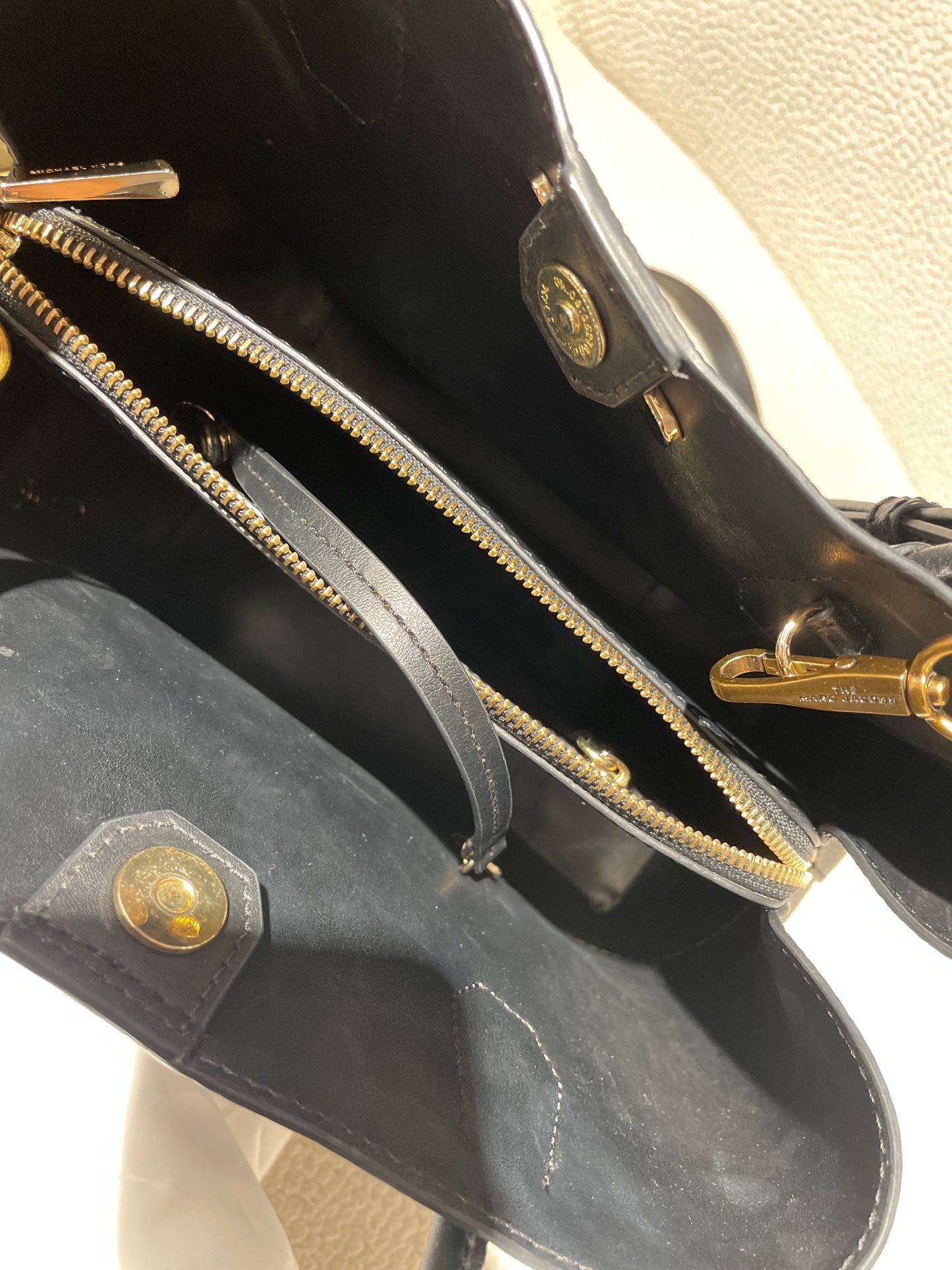 Michael Kors - black & gold - 30 cm x 26 cm.