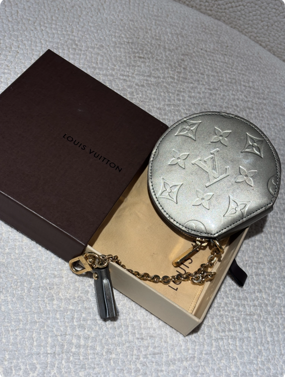 Louis Vuitton Vernis Pouch - Silver Patent leather & Gold Key Chain