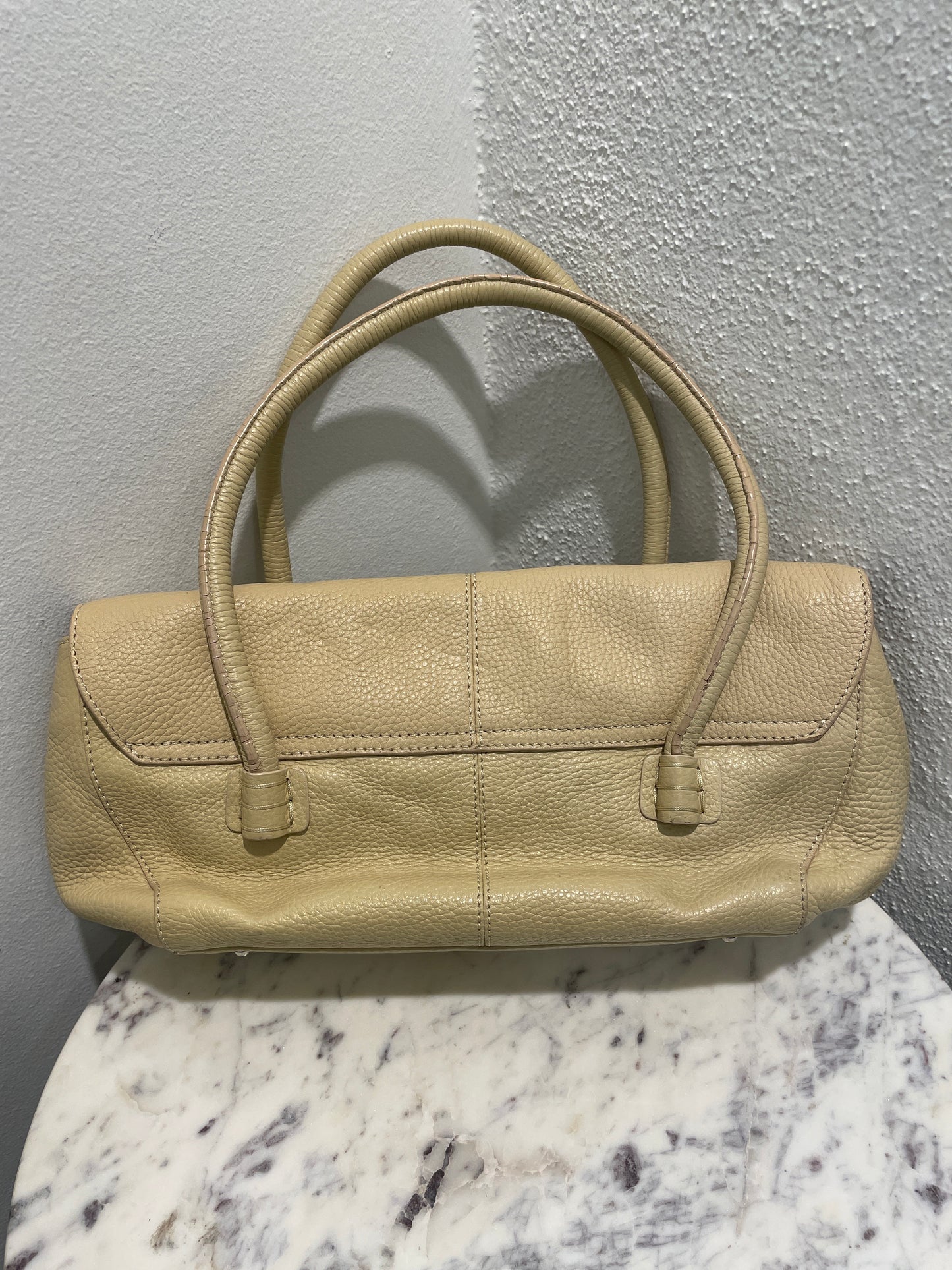 Tod's Corniche Wave East/West – Beige textured leather bag