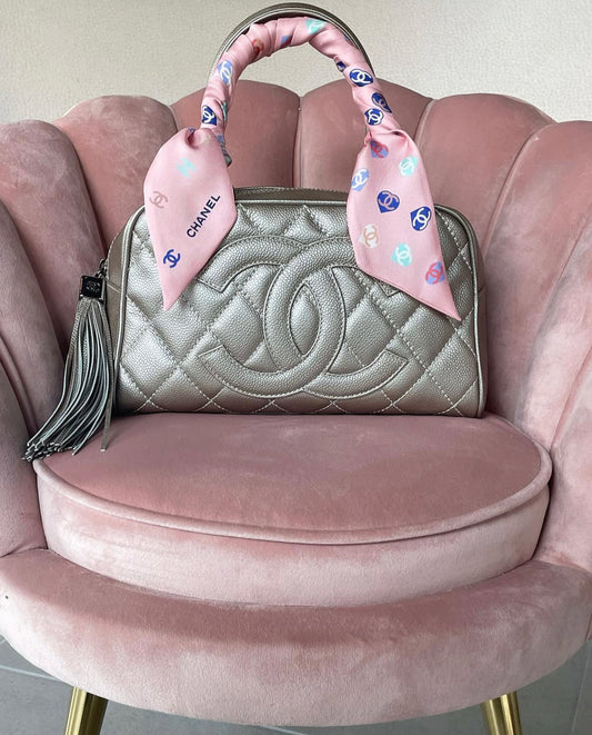 Chanel silvergold med kvast