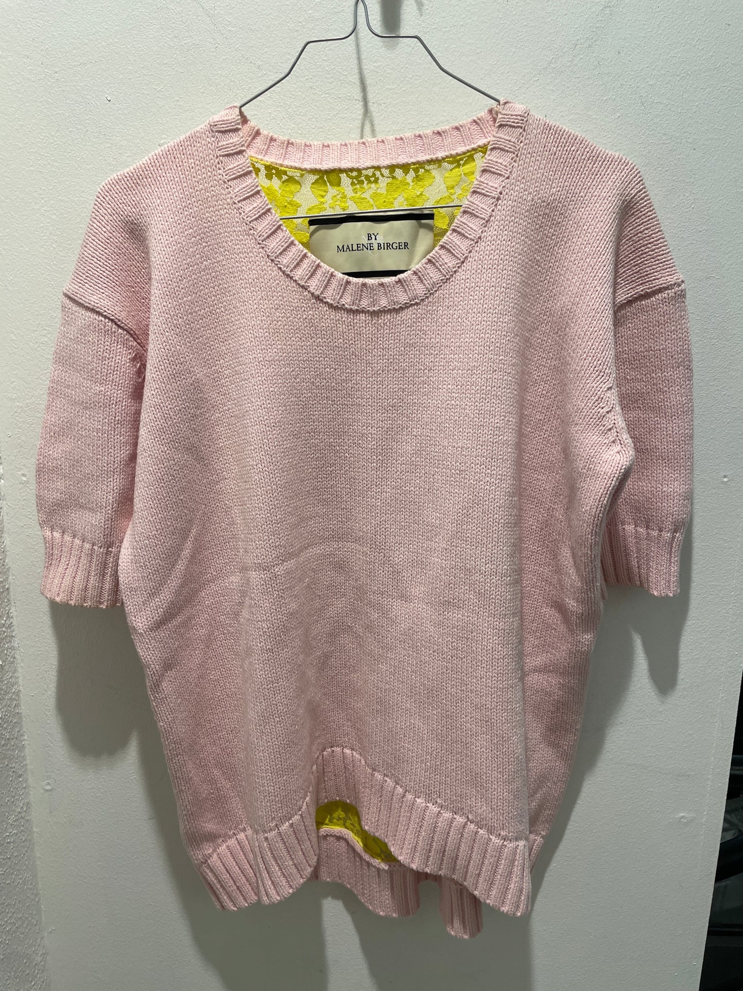 Malene Birger Short-Sleeve Knit with Lace Back – Pink/Yellow - Boxy M