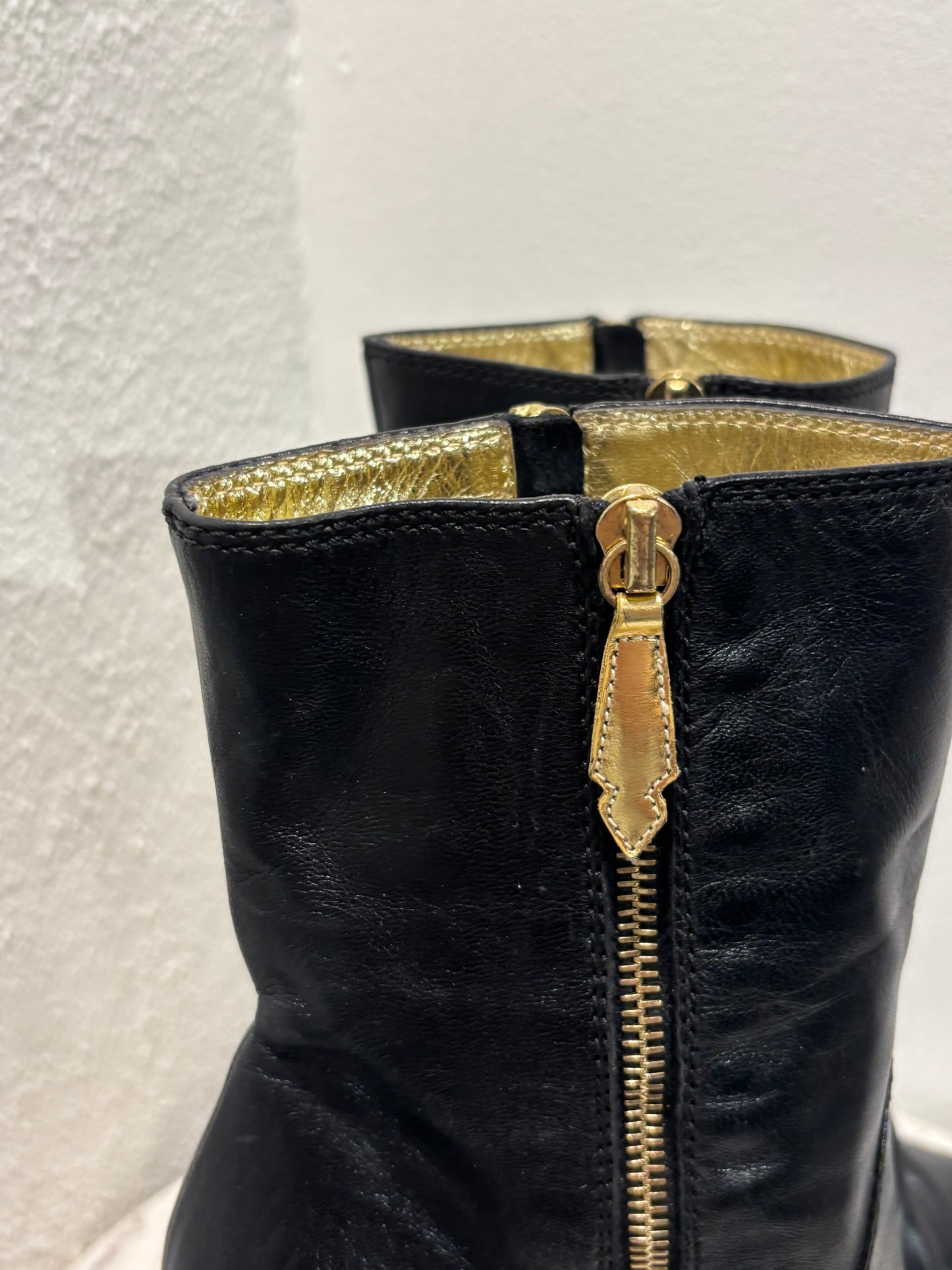 DSQUARED - Brass knuckle boots - 39 - Medinas Wardrobe