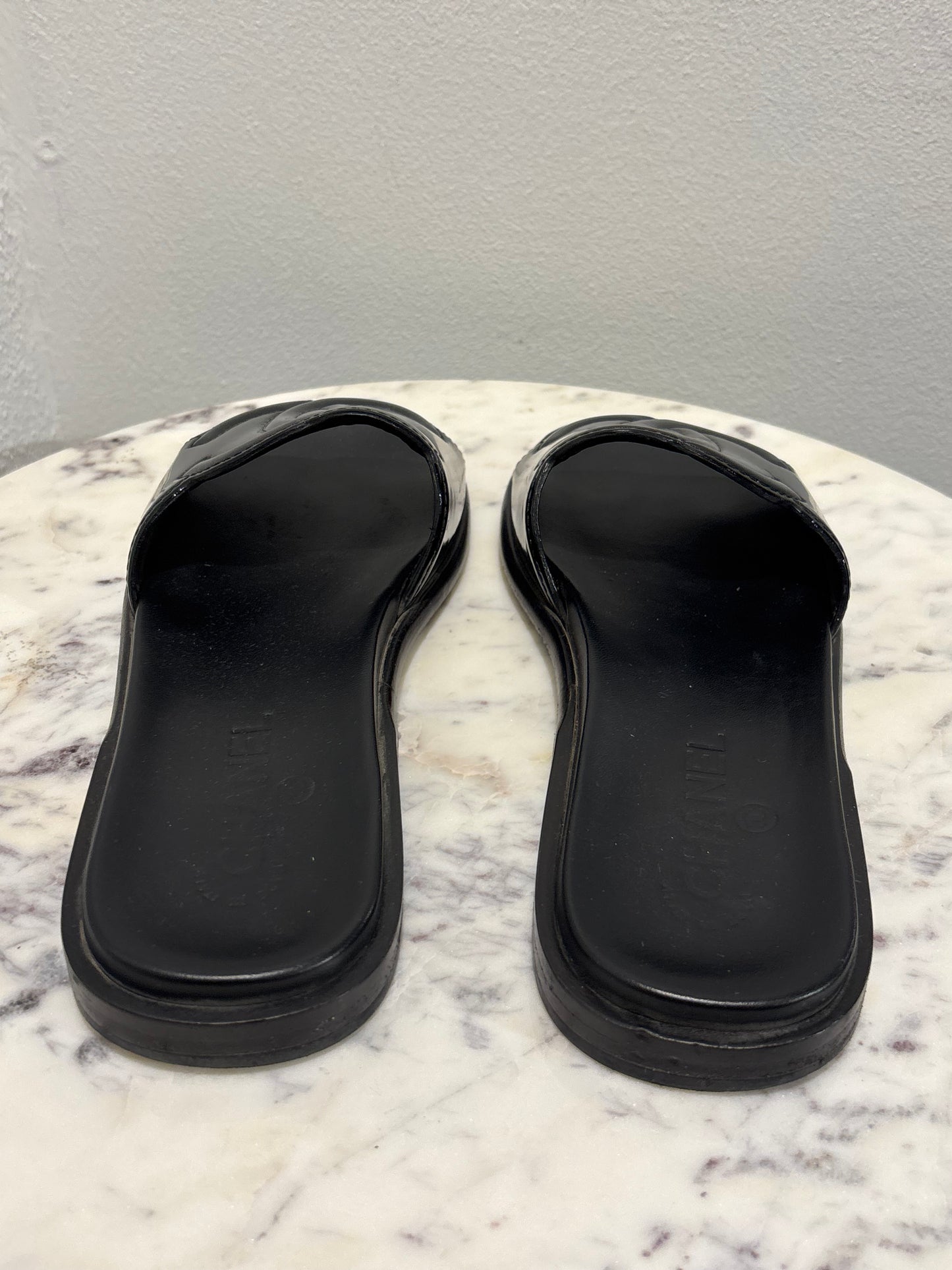 Chanel Sandals - CC Slide Sandals in Black Patent Leather - 38C