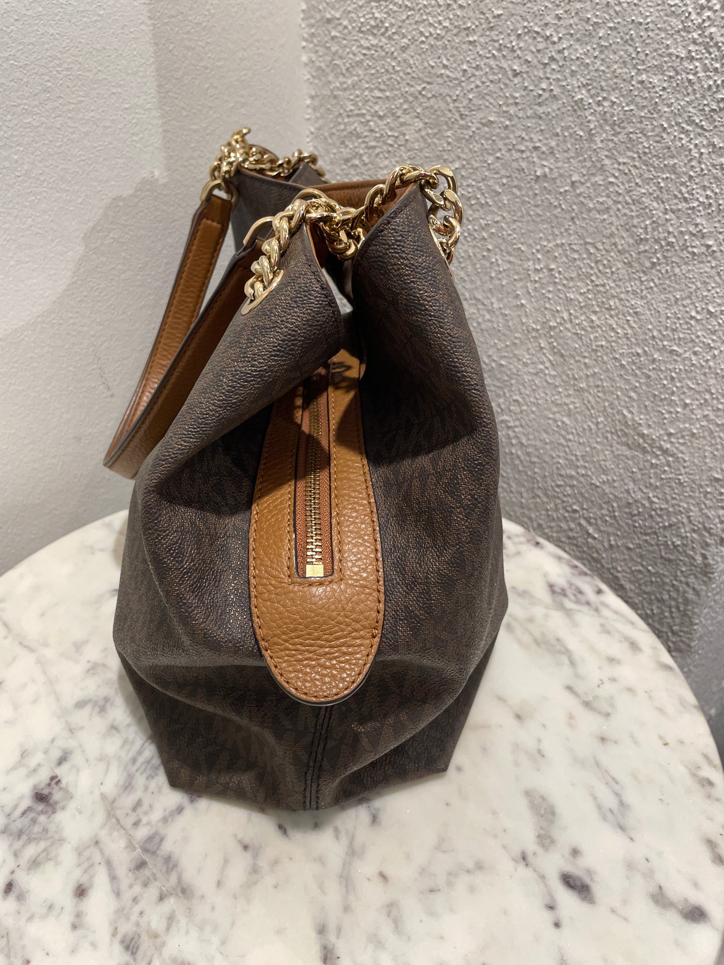 Michael Kors Raven Shoulder Bag – Brown handbag in Signature canvas