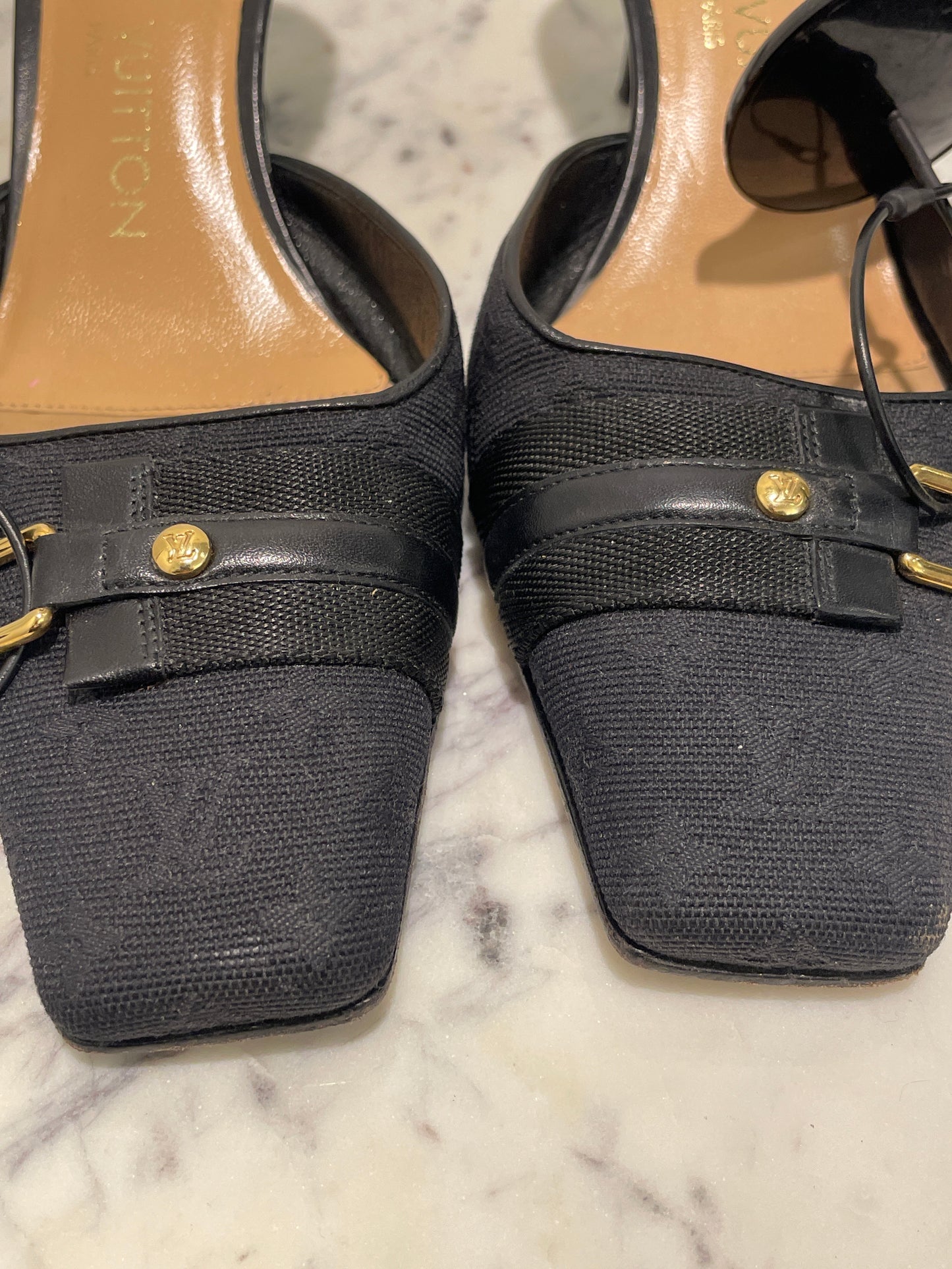 Louis Vuitton – Vintage Monogram Canvas Kitten Heel Mules with Leather Strap & Gold Buckle - 37,5