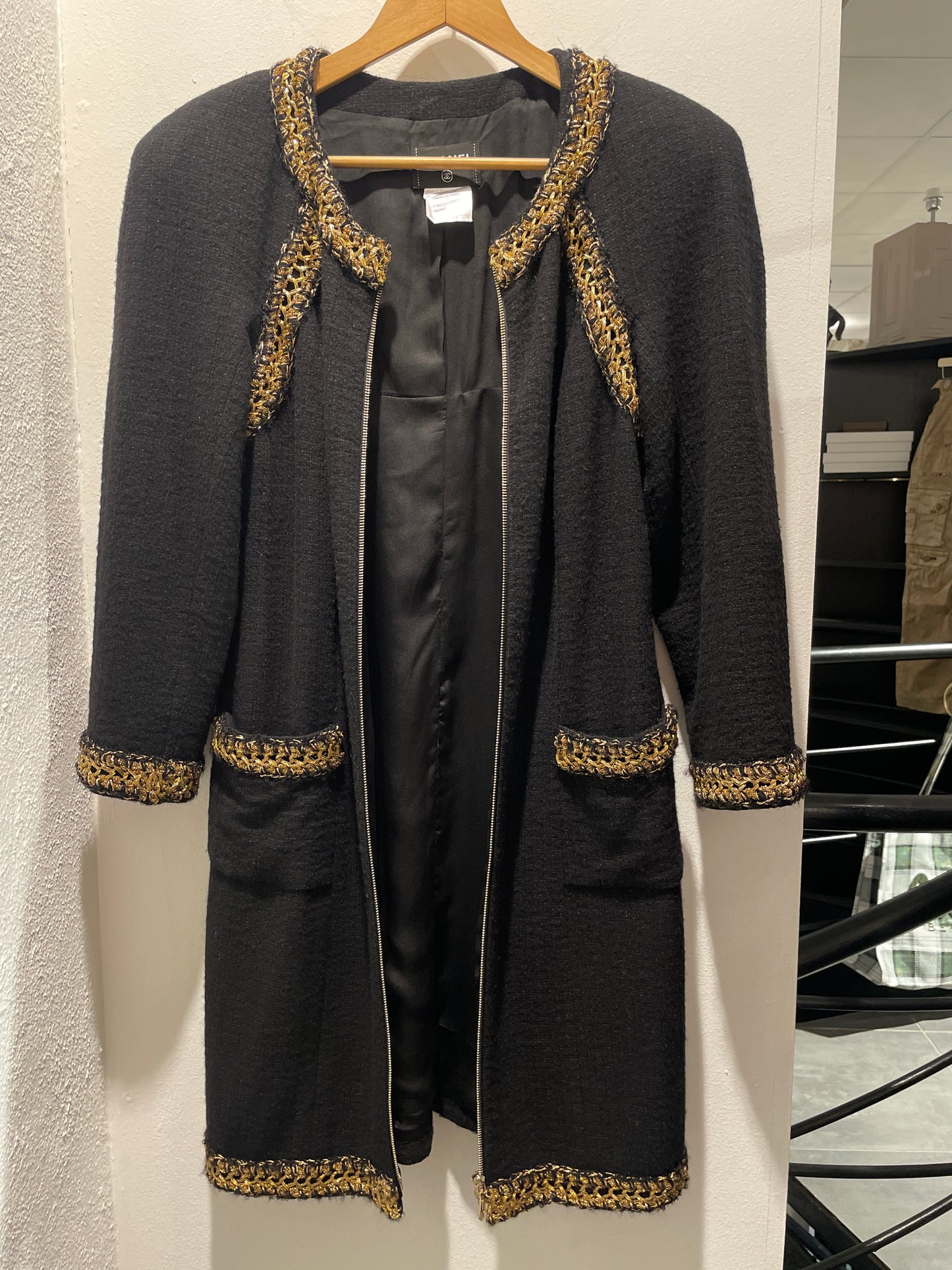 Chanel –  Boucle dress / jacket - black & gold - EU 44