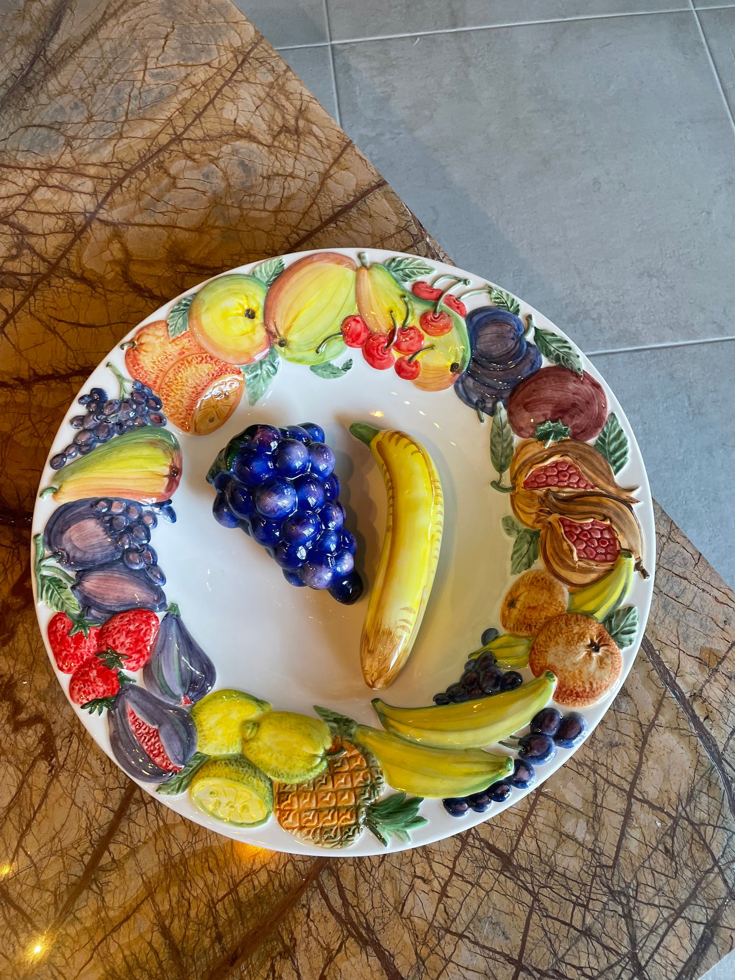 Stort fad m. frugtmotiv - Italiensk porcelæn