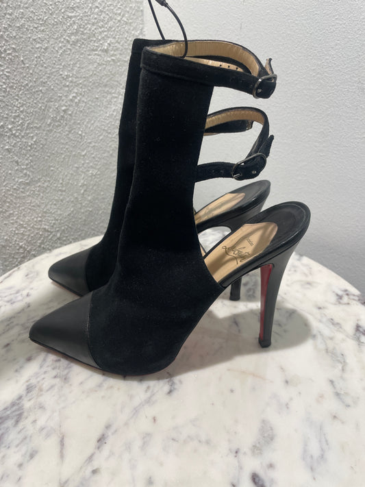 Christian Louboutin "Gortika" Spiked Calfskin & Suede Ankle-Strap Sandals – 36,5
