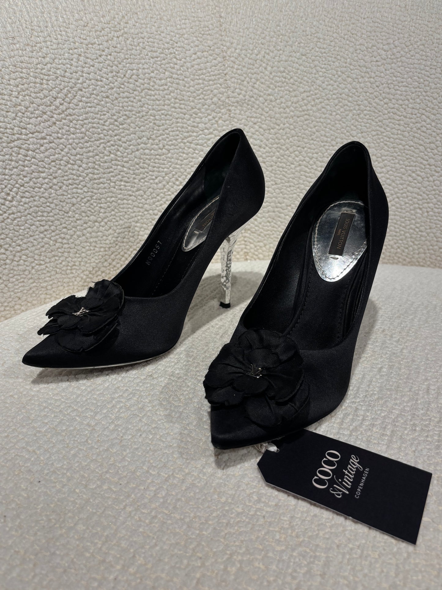 Louis Vuitton Heels – Metallic Heel & Satin with LV Logo - EU 38