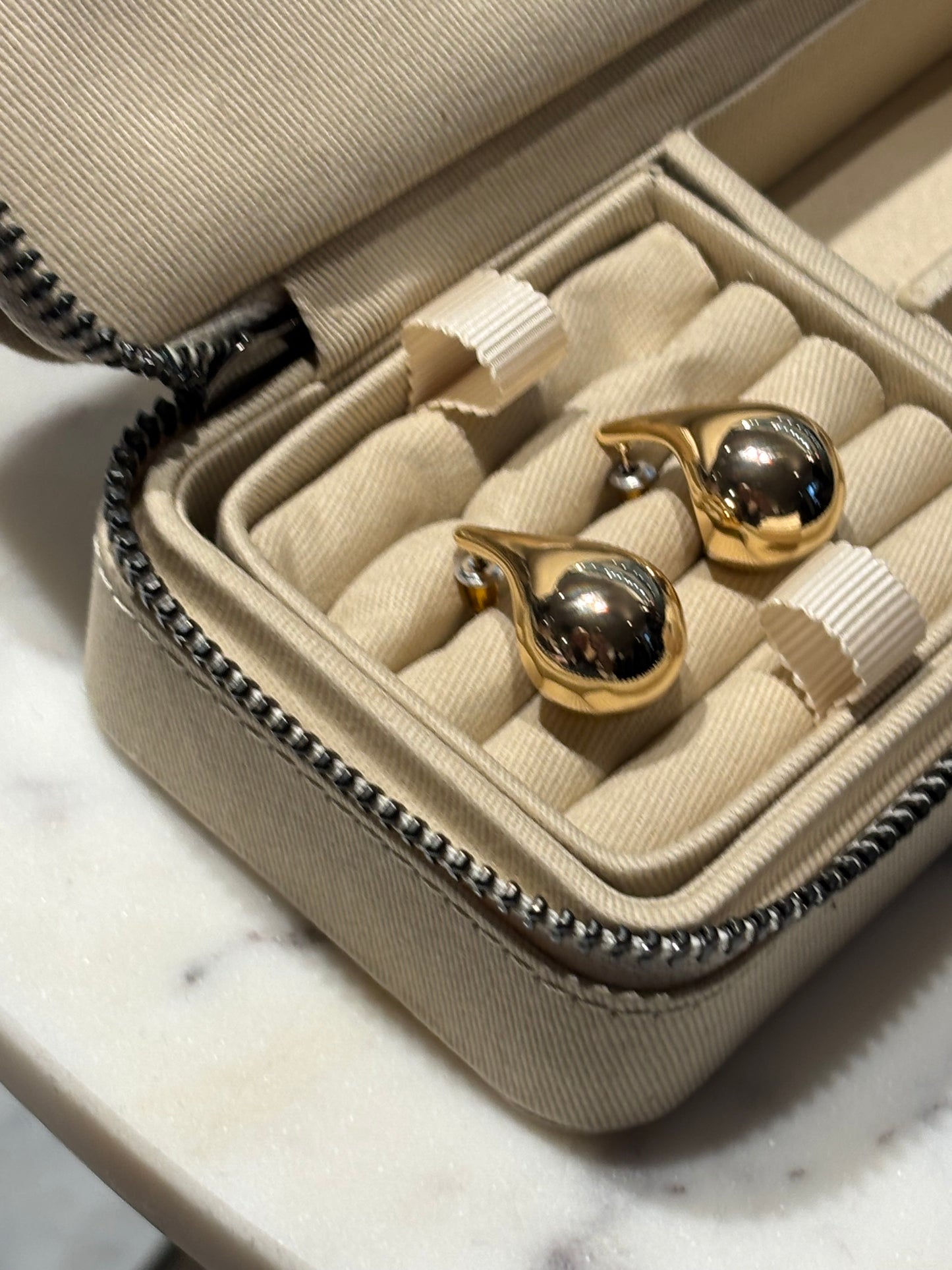 Pilgrim - Earrings - Gold Drops - Medinas Wardrobe