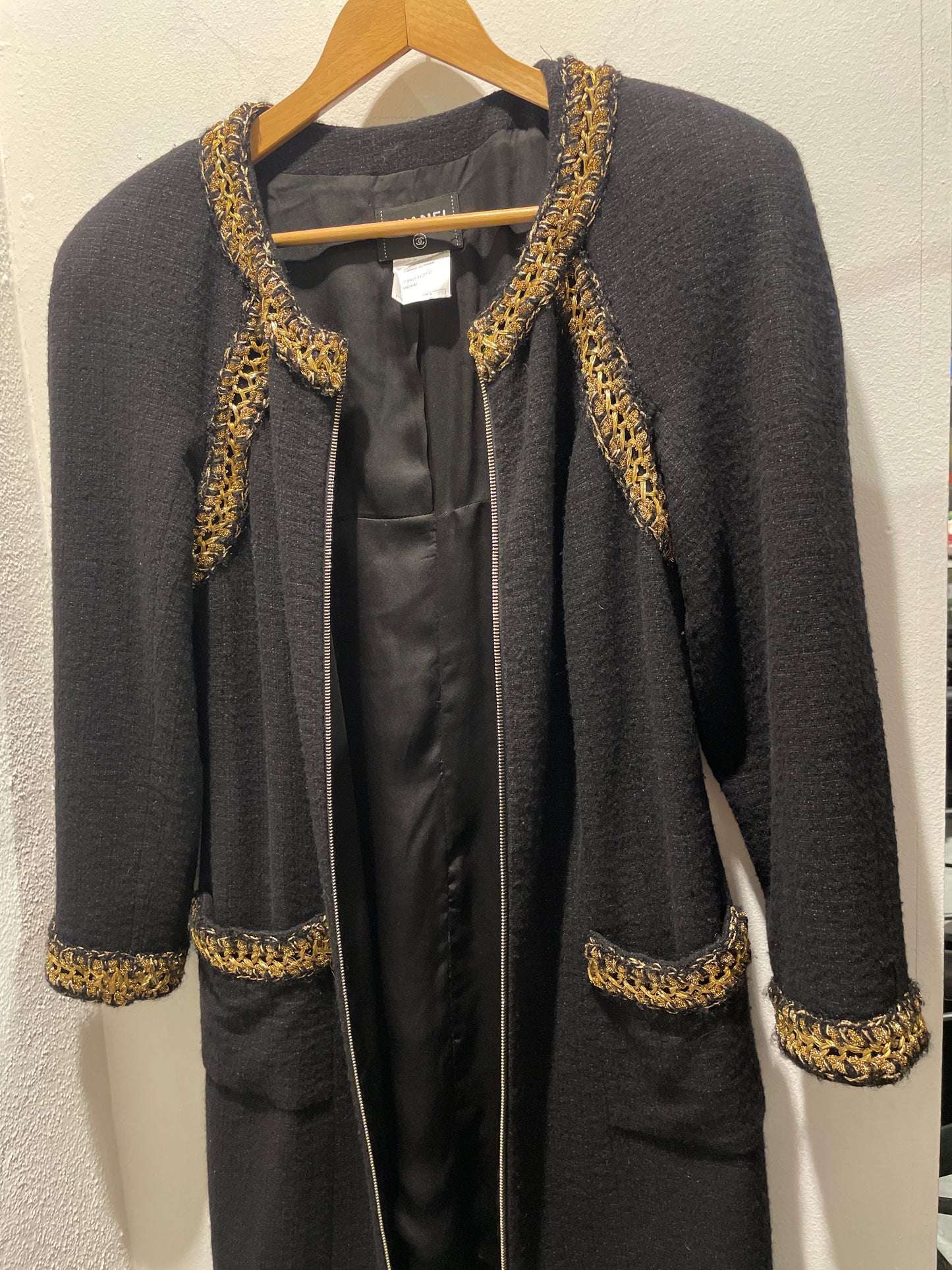 Chanel –  Boucle dress / jacket - black & gold - EU 44