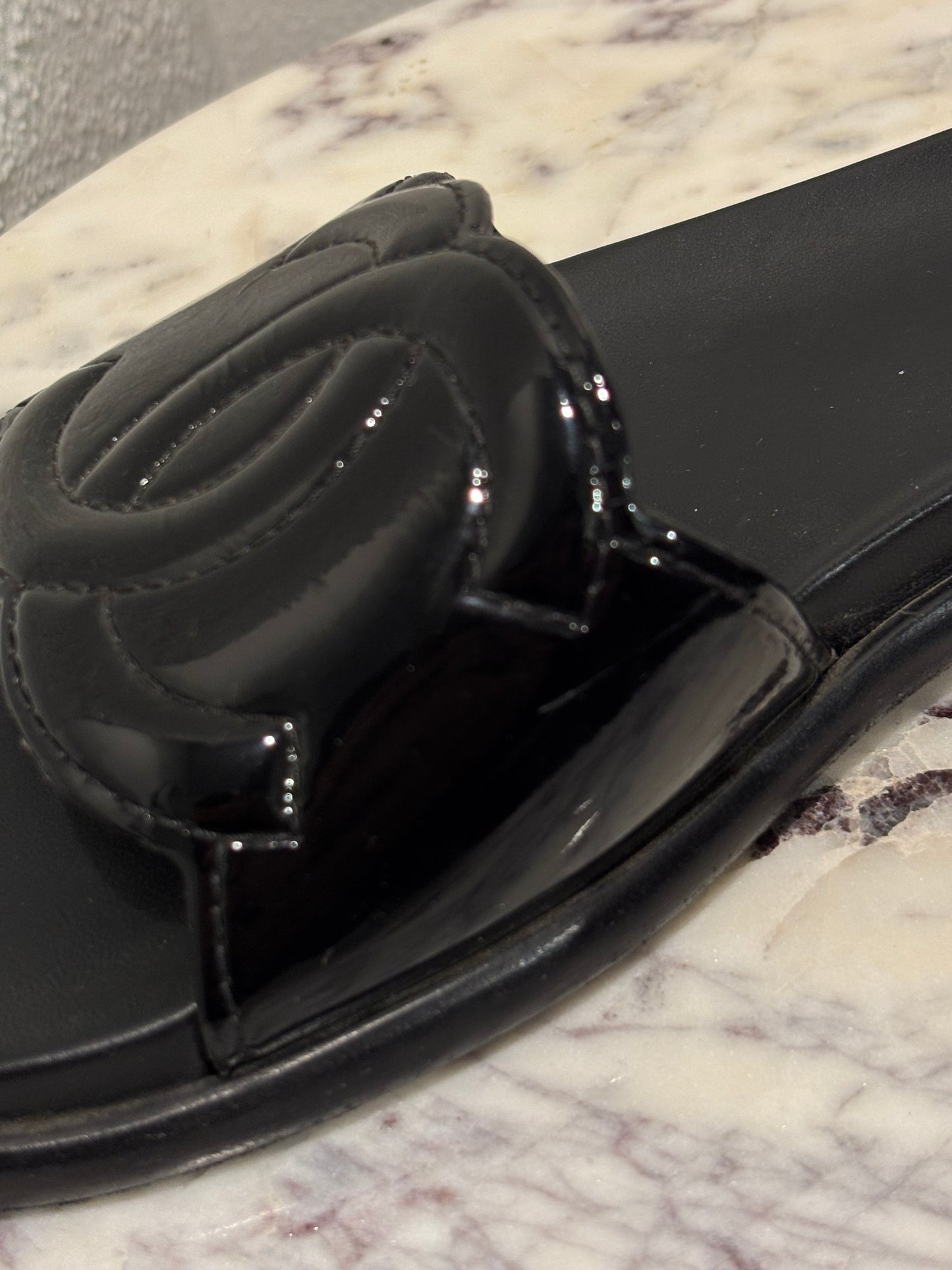 Chanel Sandals - CC Slide Sandals in Black Patent Leather - 38C