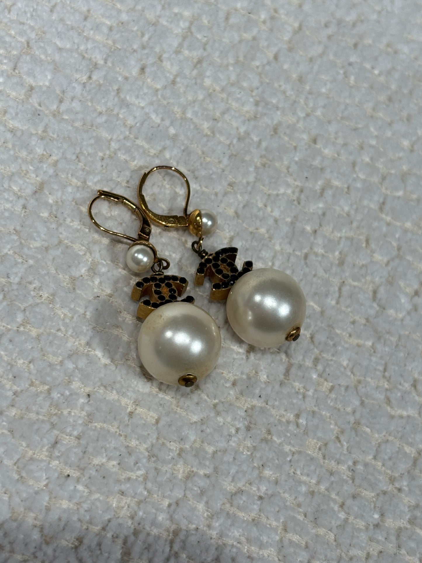 Chanel Earrings - CC with Pearl
