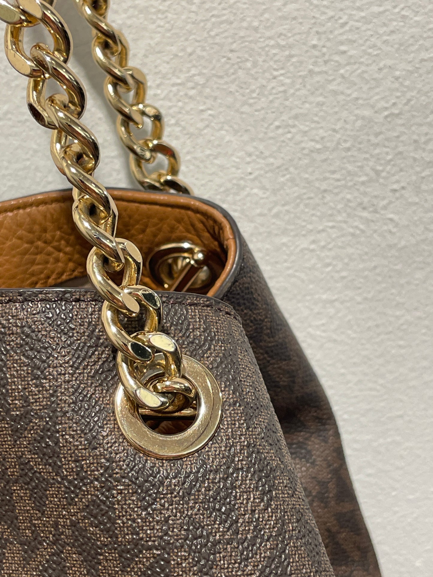 Michael Kors Raven Shoulder Bag – Brown handbag in Signature canvas
