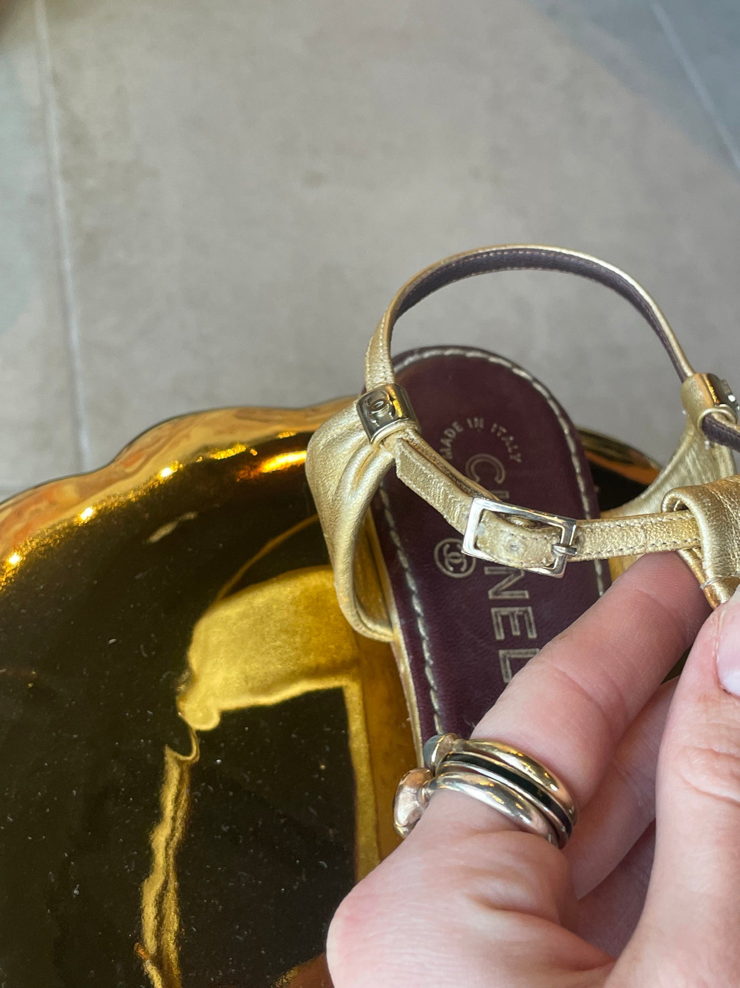 Chanel - Sandal i guld