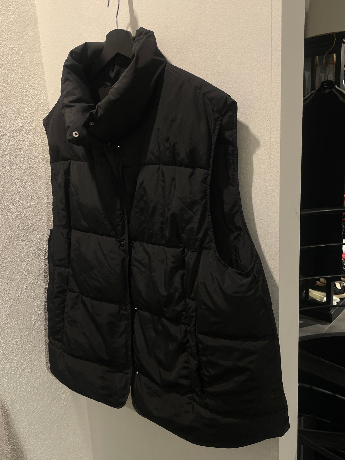 H&M - Thermal Vest - Black - Medinas Wardrobe - XL