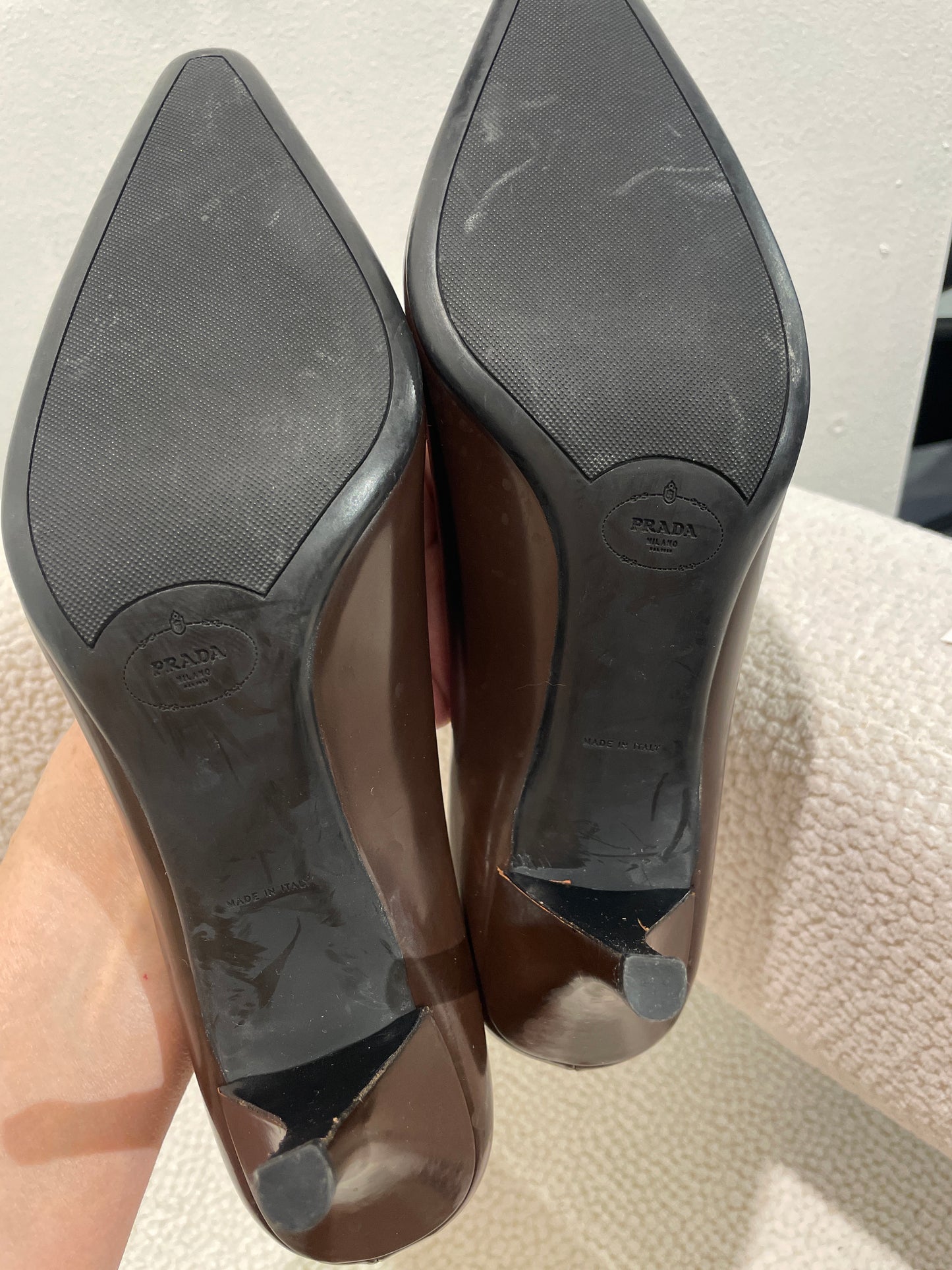Prada Heels – Brown Patent leather - w. logo - 37,5