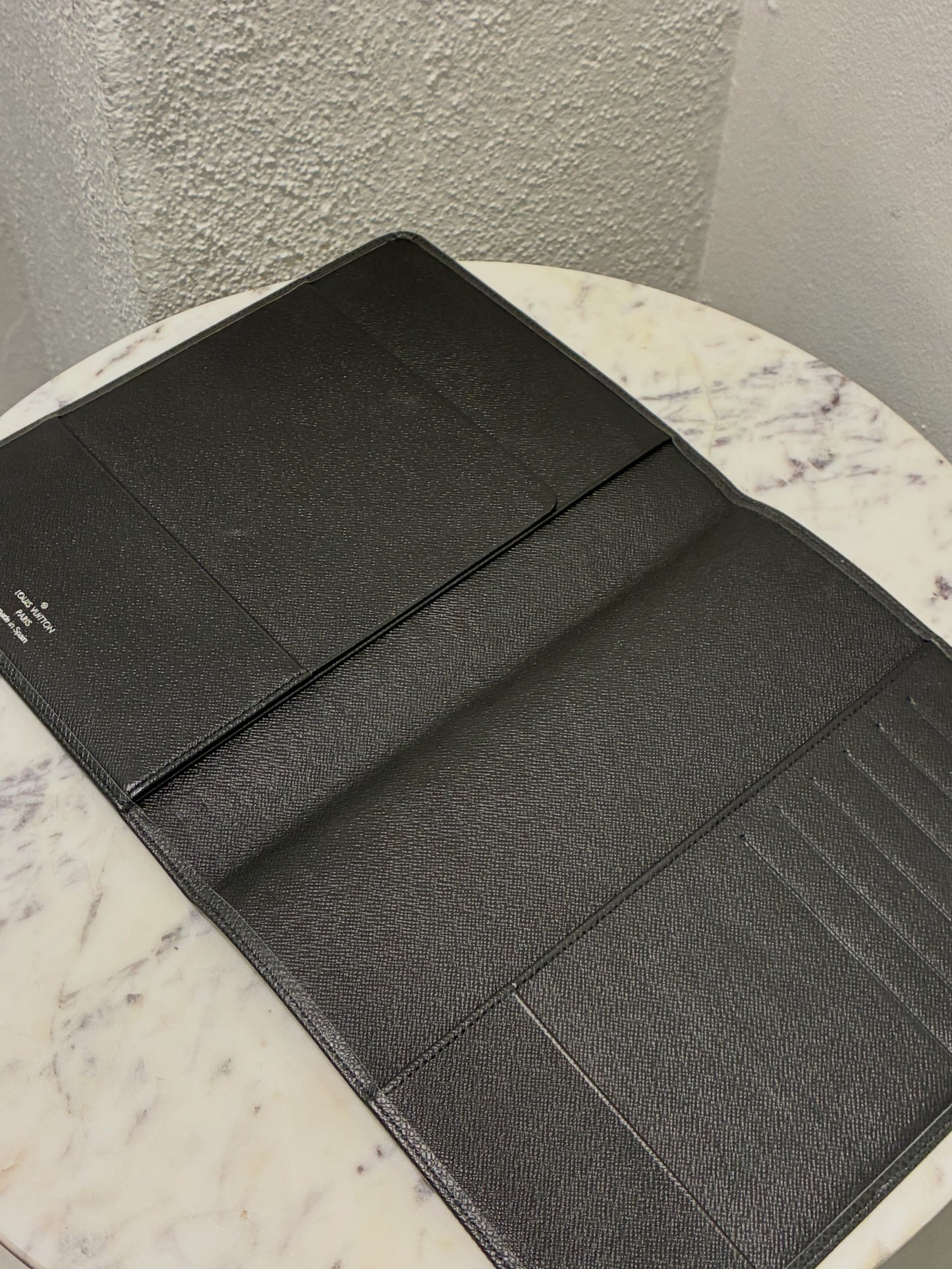 Louis Vuitton Agenda/Document Holder MM - Black Taiga Leather