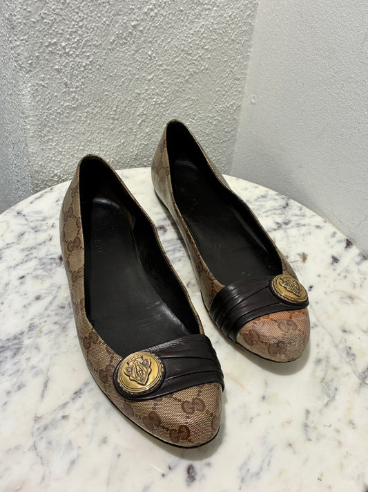 Gucci GG Canvas Ballet Flats With Crest Detail - 39,5