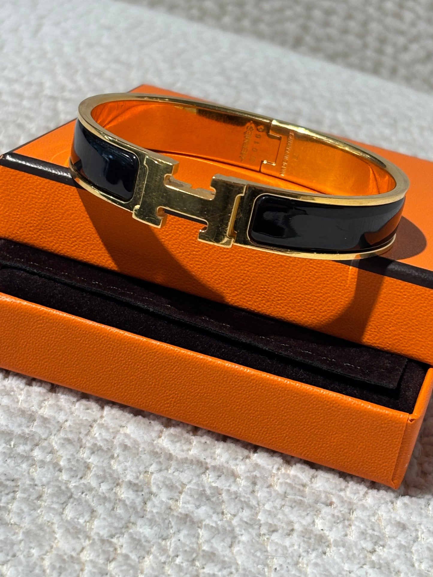 Hermés Clic H Bracelet - Black & Gold - Size GM