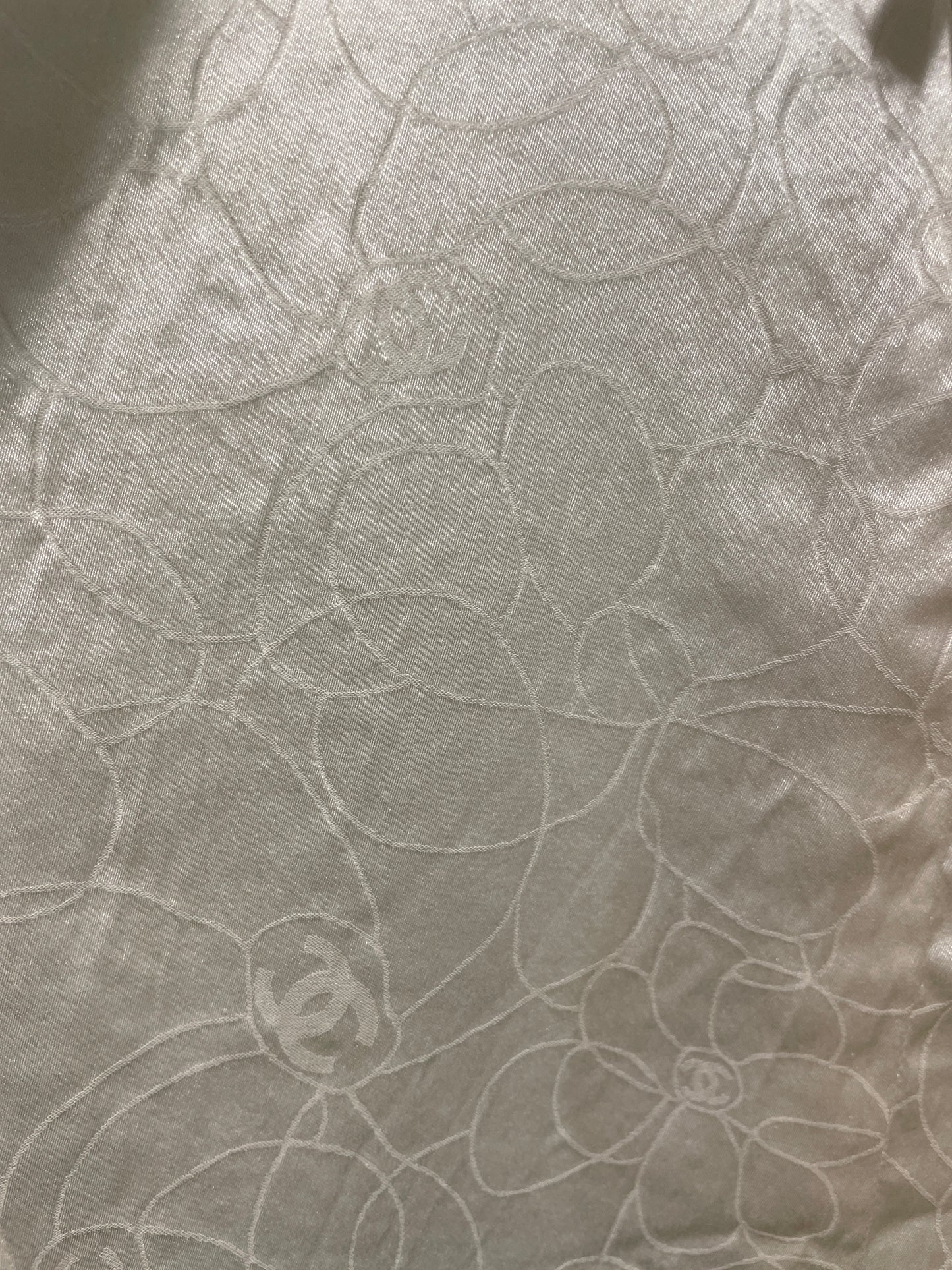 Chanel Jacket – Classic Tweed in White - EU 36