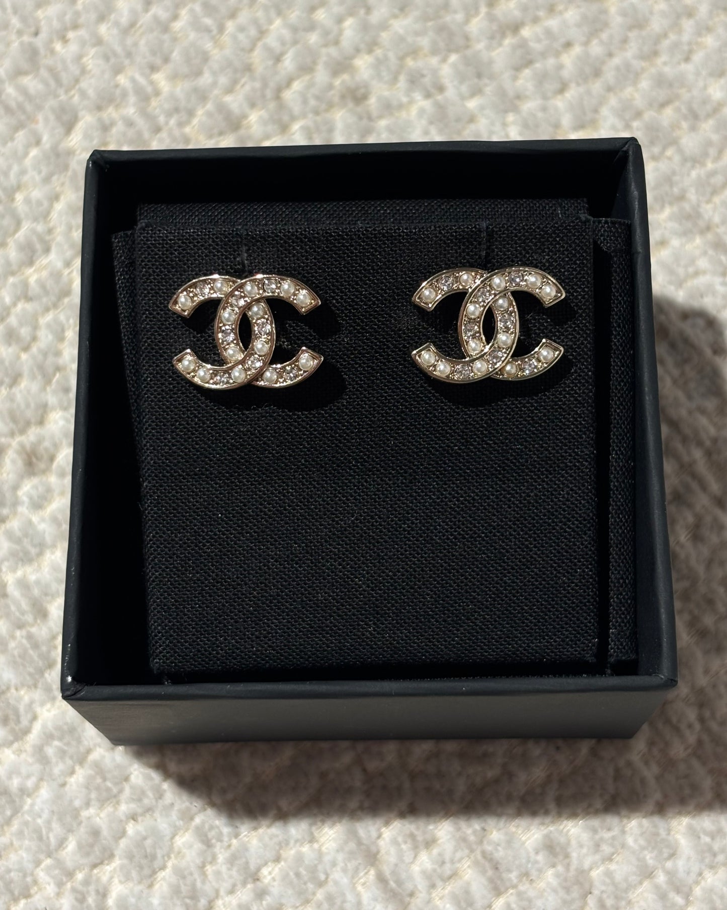 Chanel CC Earrings – Silver-Tone Metal with Stones & Pearls