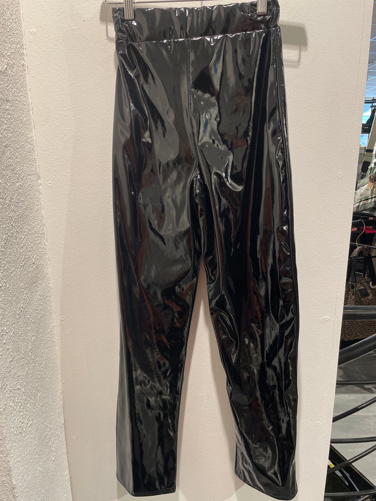 Pretty Little Thing - Pants - Black lacquer - Medinas Wardrobe - EU34