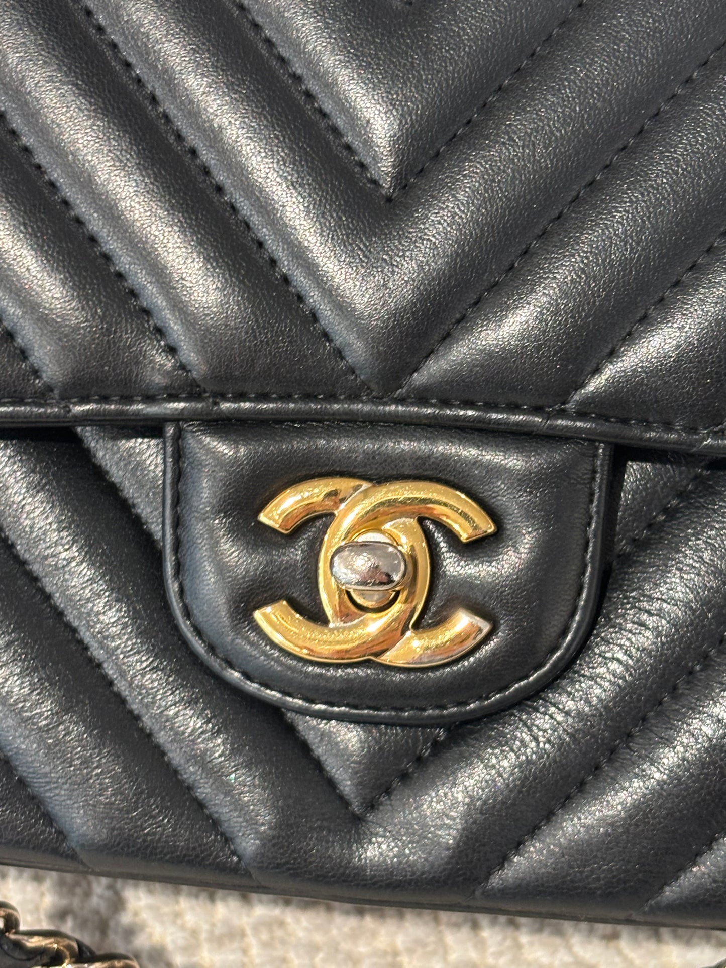 Chanel Classic Flap Bag Chevron - Medium - Black Lambskin & Gold Plated Hardware