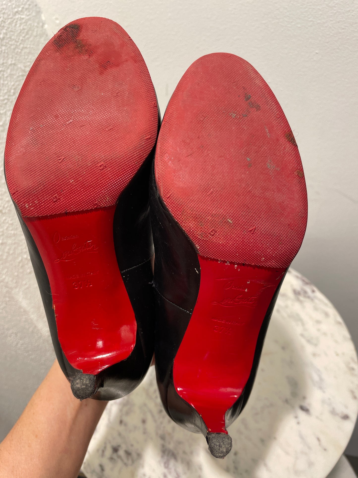 Christian Louboutin Simple Pumps in Black Leather – 37,5