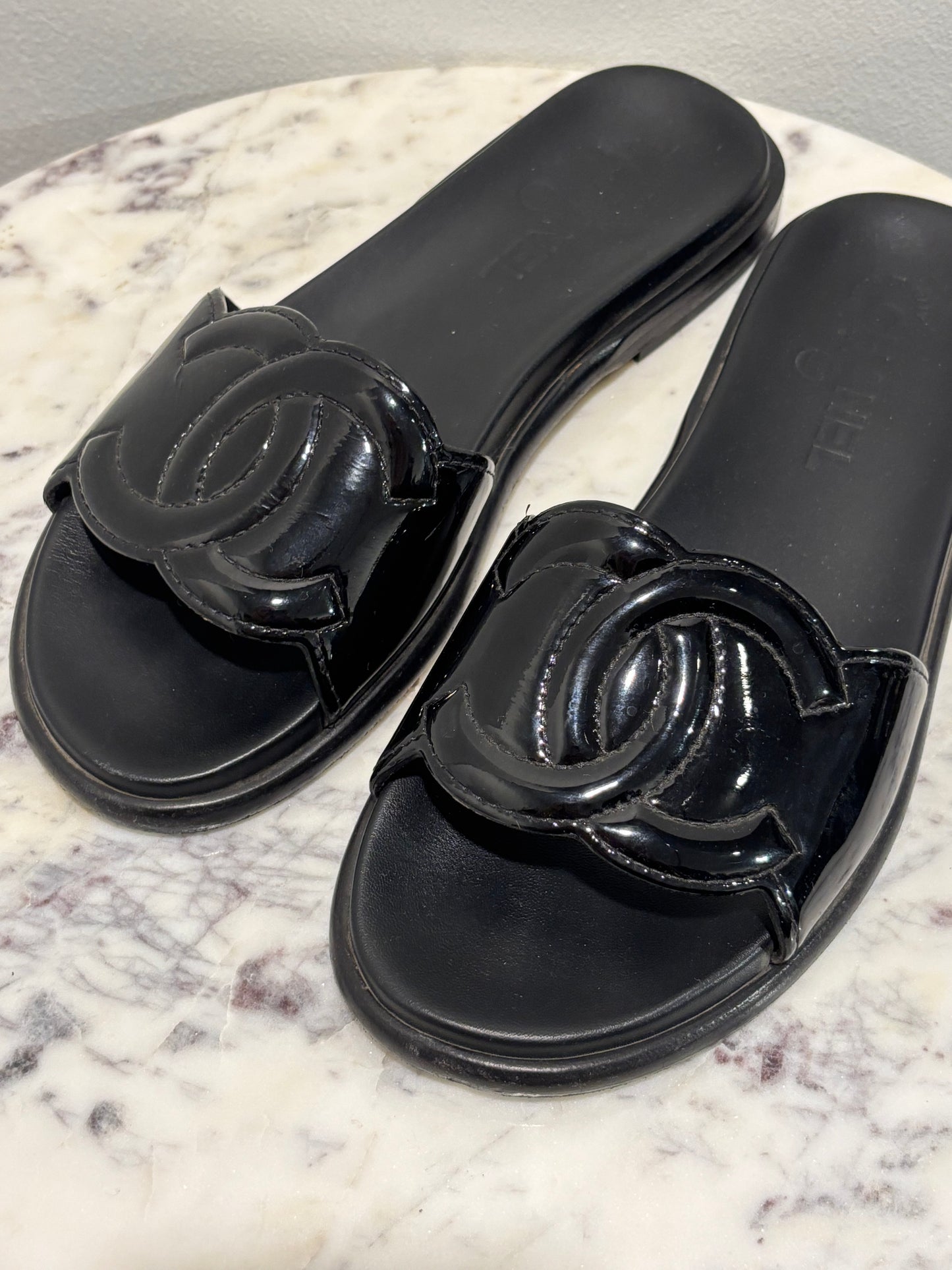 Chanel Sandals - CC Slide Sandals in Black Patent Leather - 38C