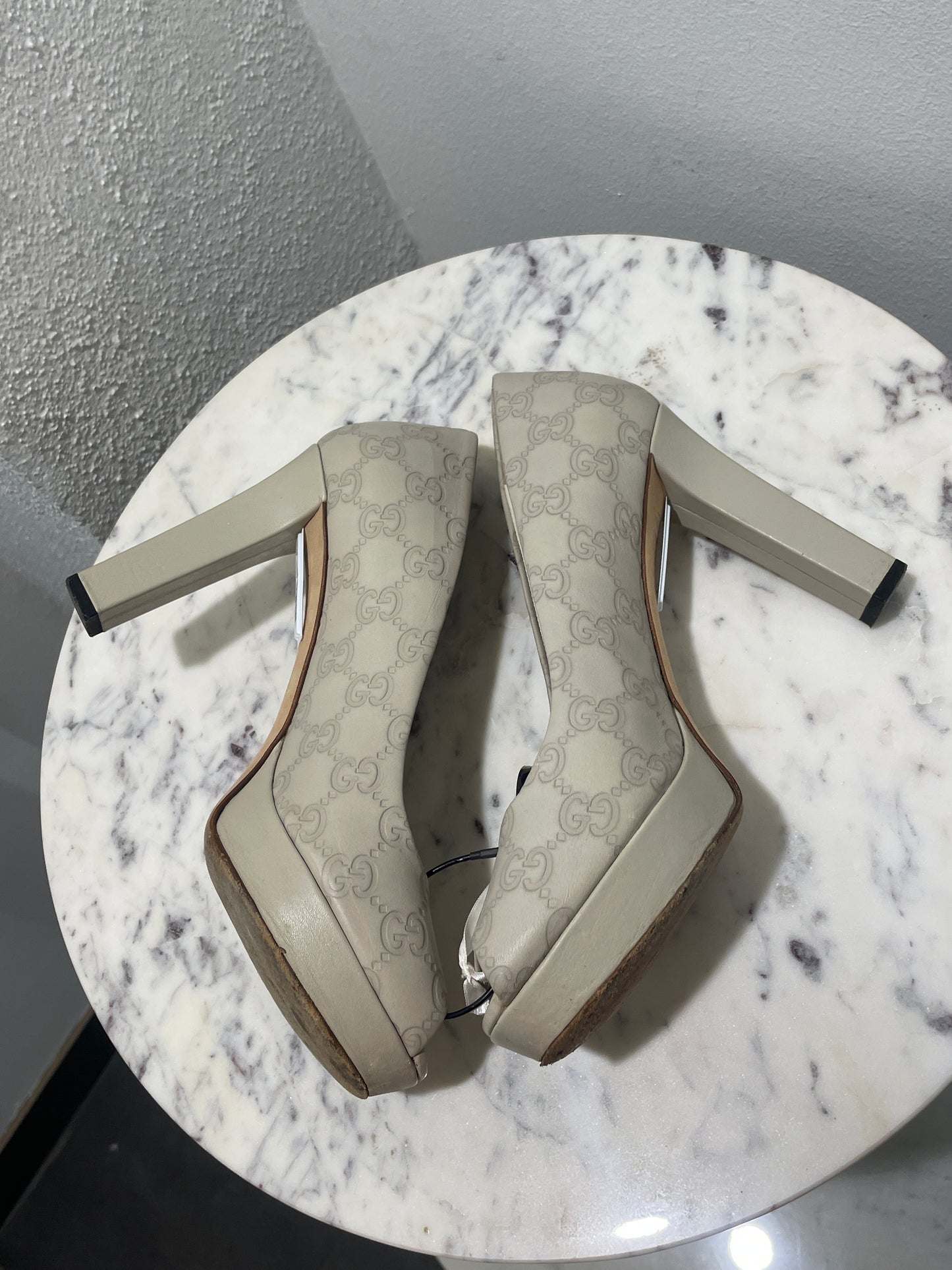 Gucci Guccissima Off-White Embossed Leather Peep-Toe Platform Pumps - 38