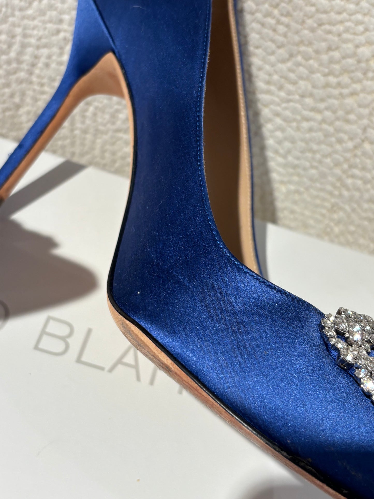 Manolo Blahnik Heels - Hangisi Pumps in Blue Satin - EU 41