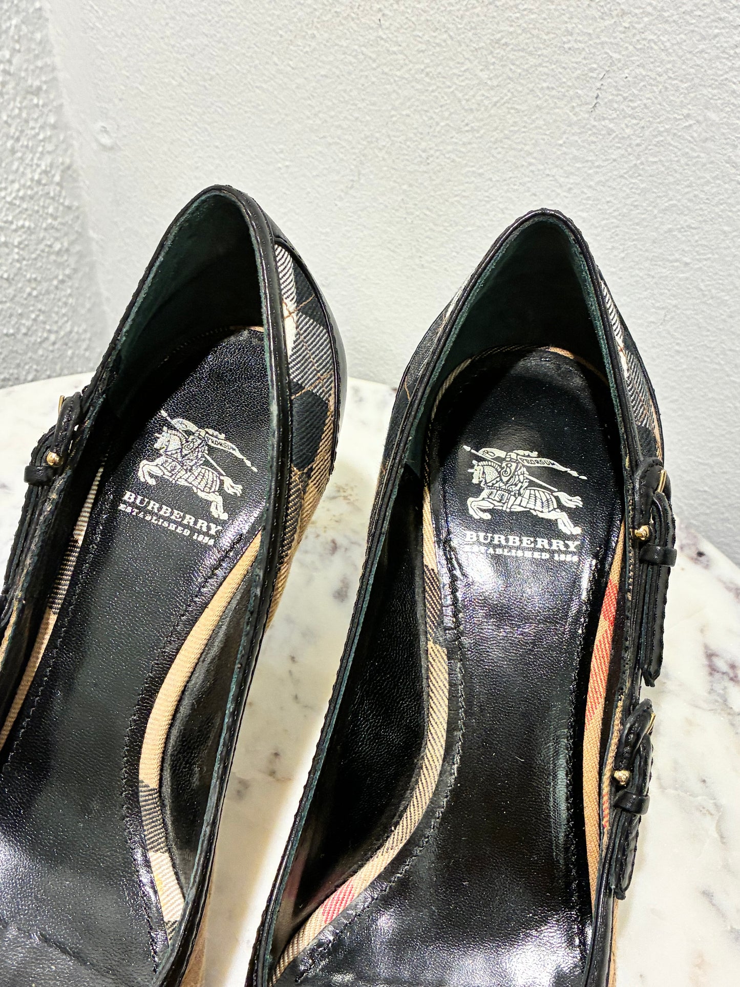 Burberry — Classic Check Pumps — EU 39