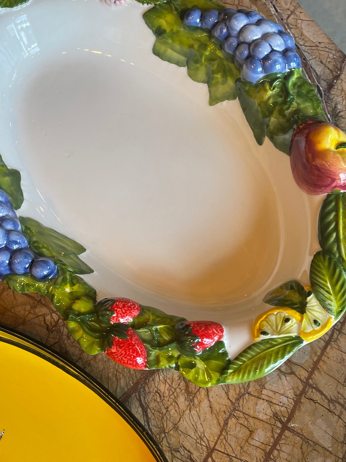 Dybt fad m. frugtranker - Italiensk porcelæn