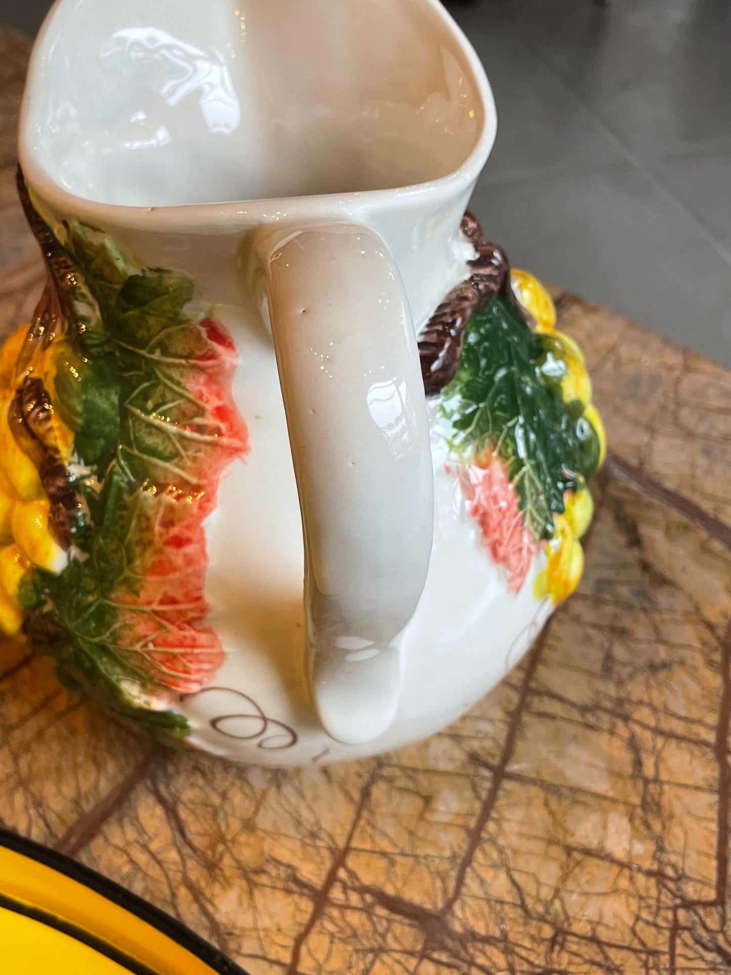 Kande med gule druer - Italiensk porcelæn