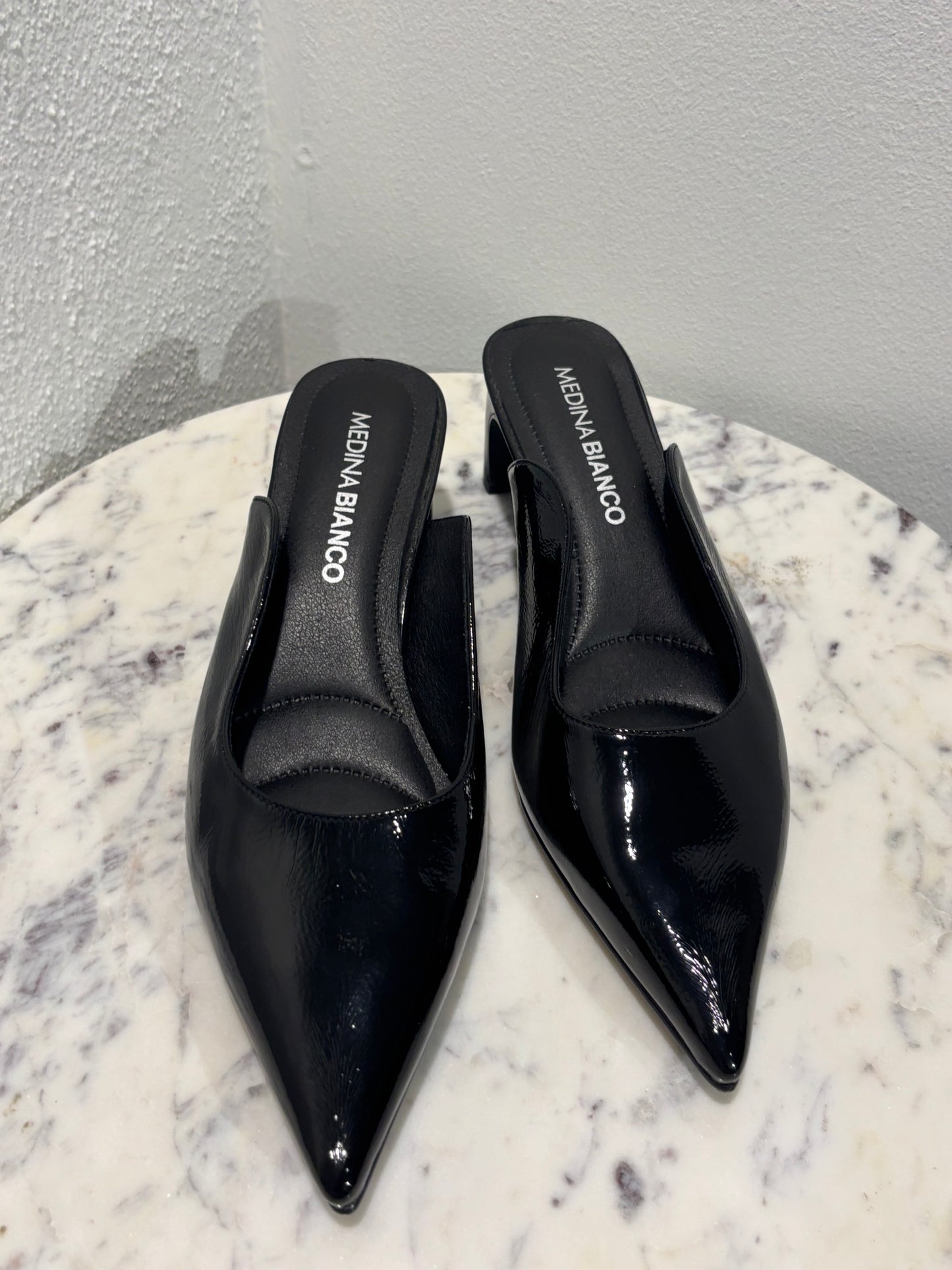 Medina x Bianco - Mules - patent leather - black - 40 - Medinas Wardrobe